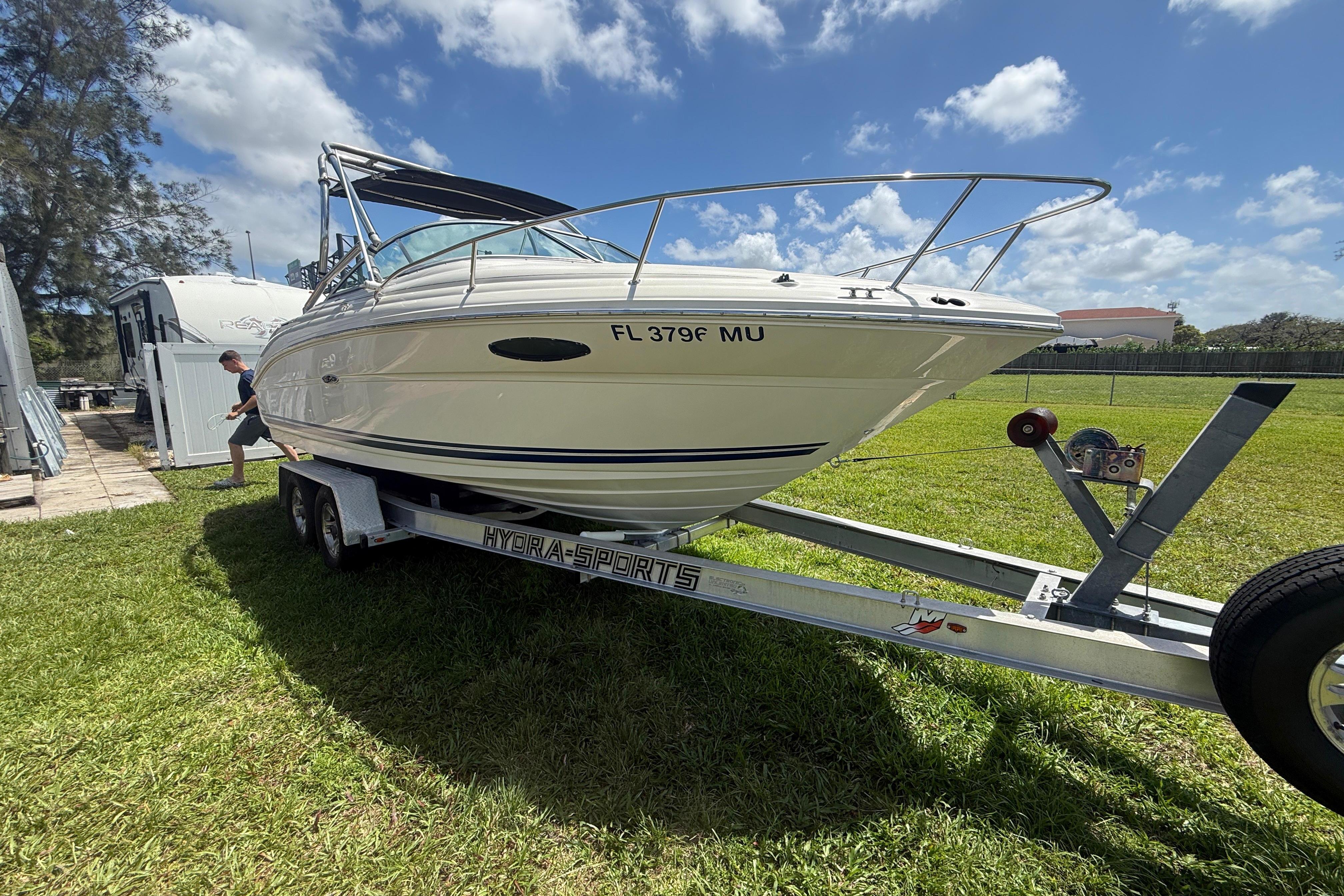 2004 Sea Ray 215 Weekender