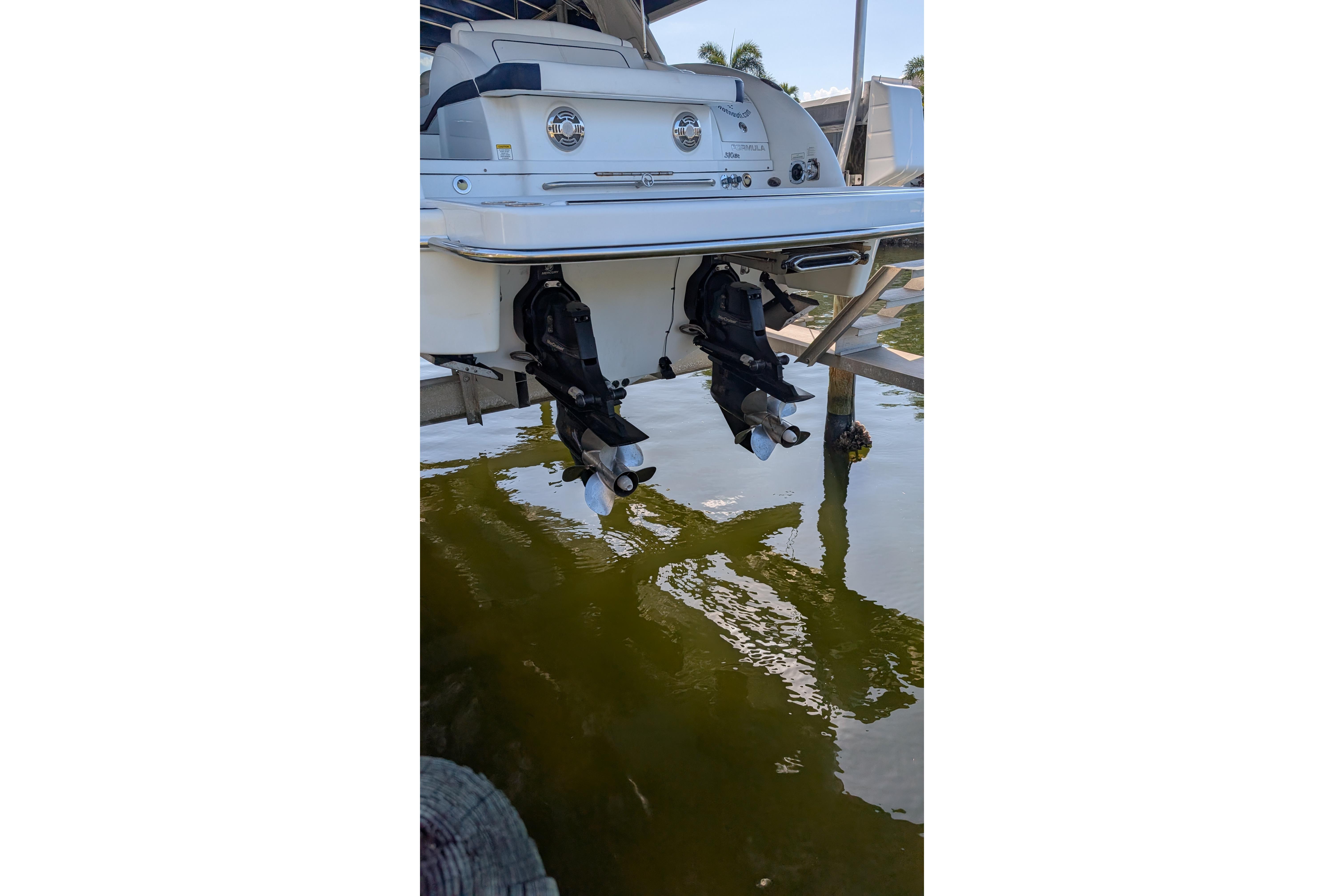 2014 Formula 310 Bowrider - 14