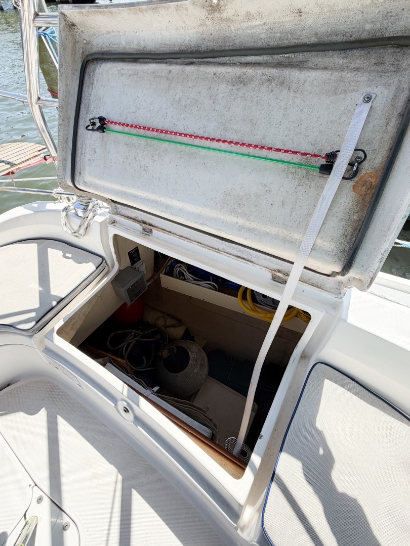 2005 Hunter 36 - Image 31