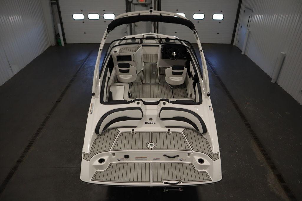 2026 Yamaha Boats 195S interior view in a garage setting.