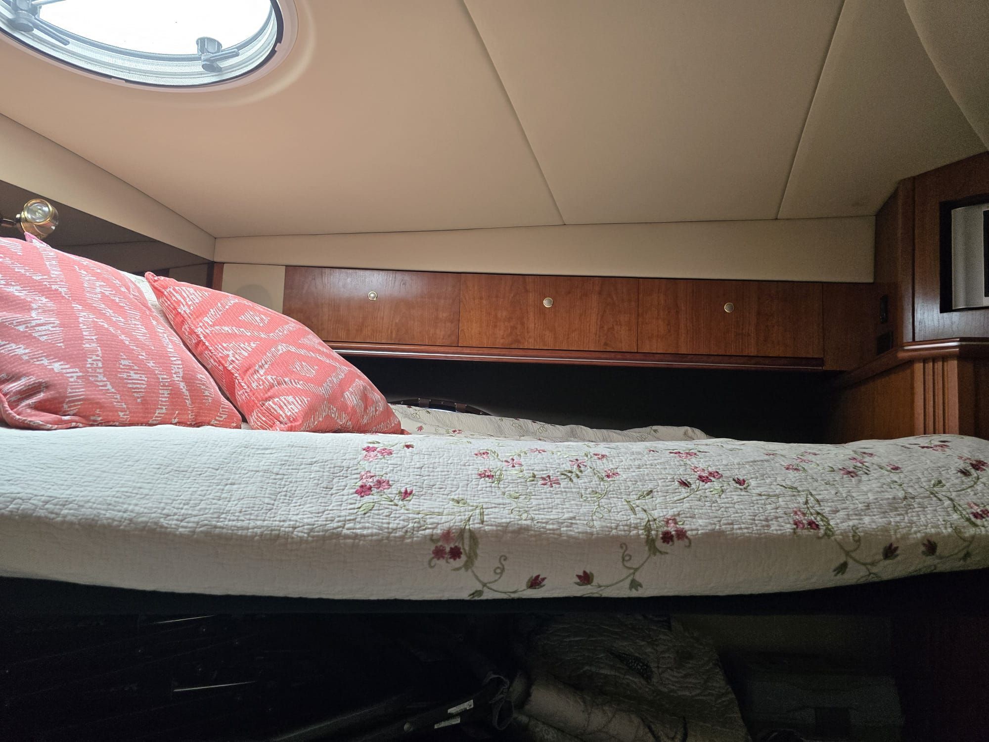 2005 Cruisers Yachts 440 Express - 11
