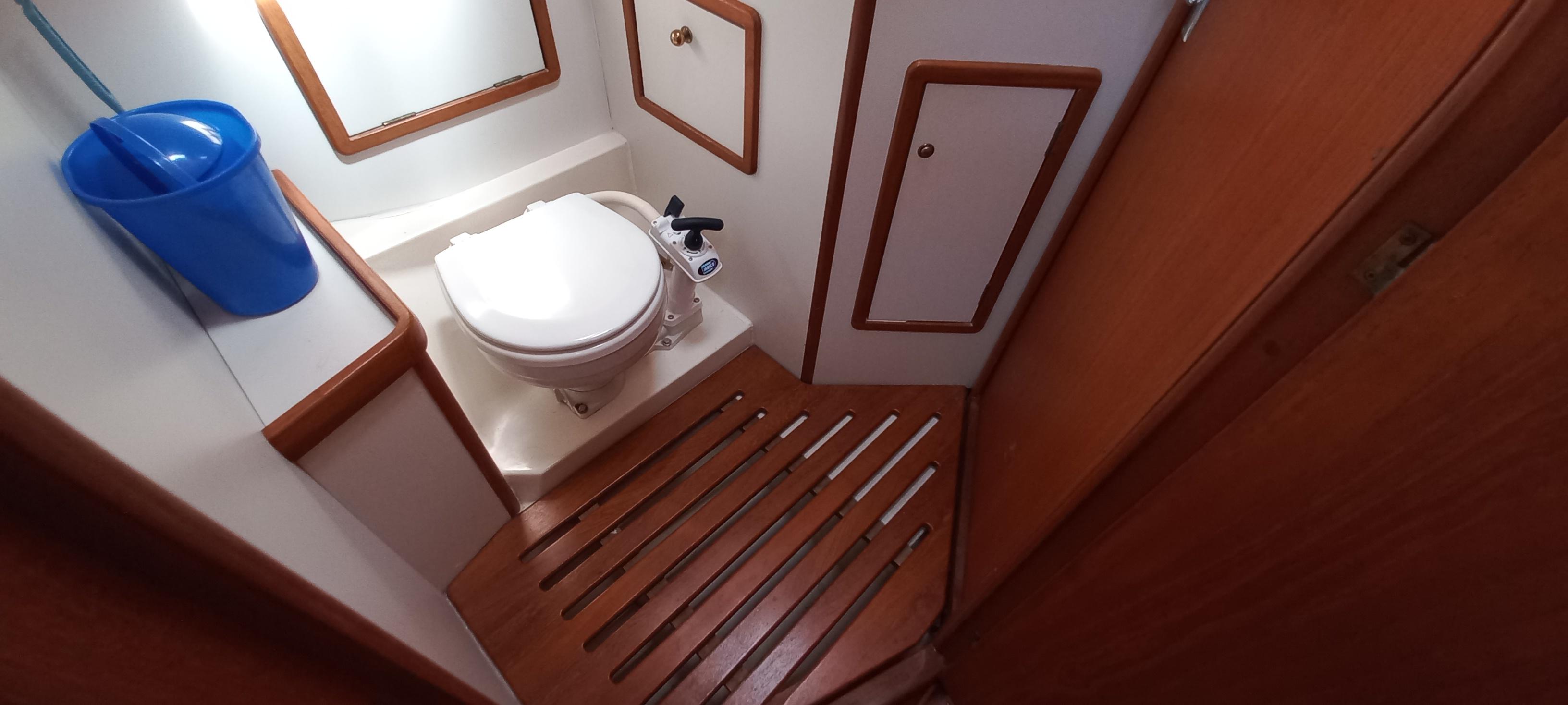 1998 Nonsuch 33 - 58