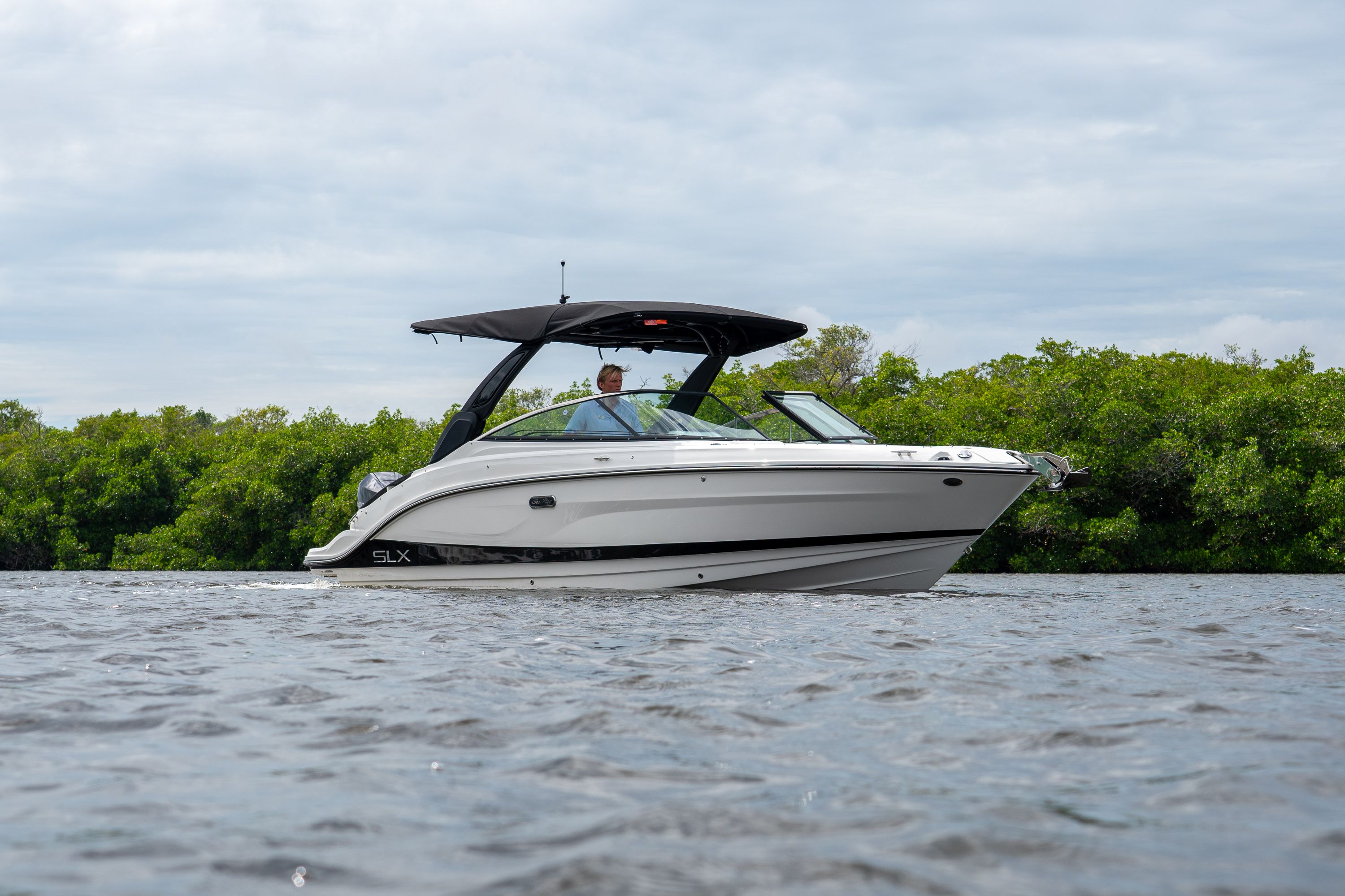 2026 Sea Ray SLX 260 Outboard