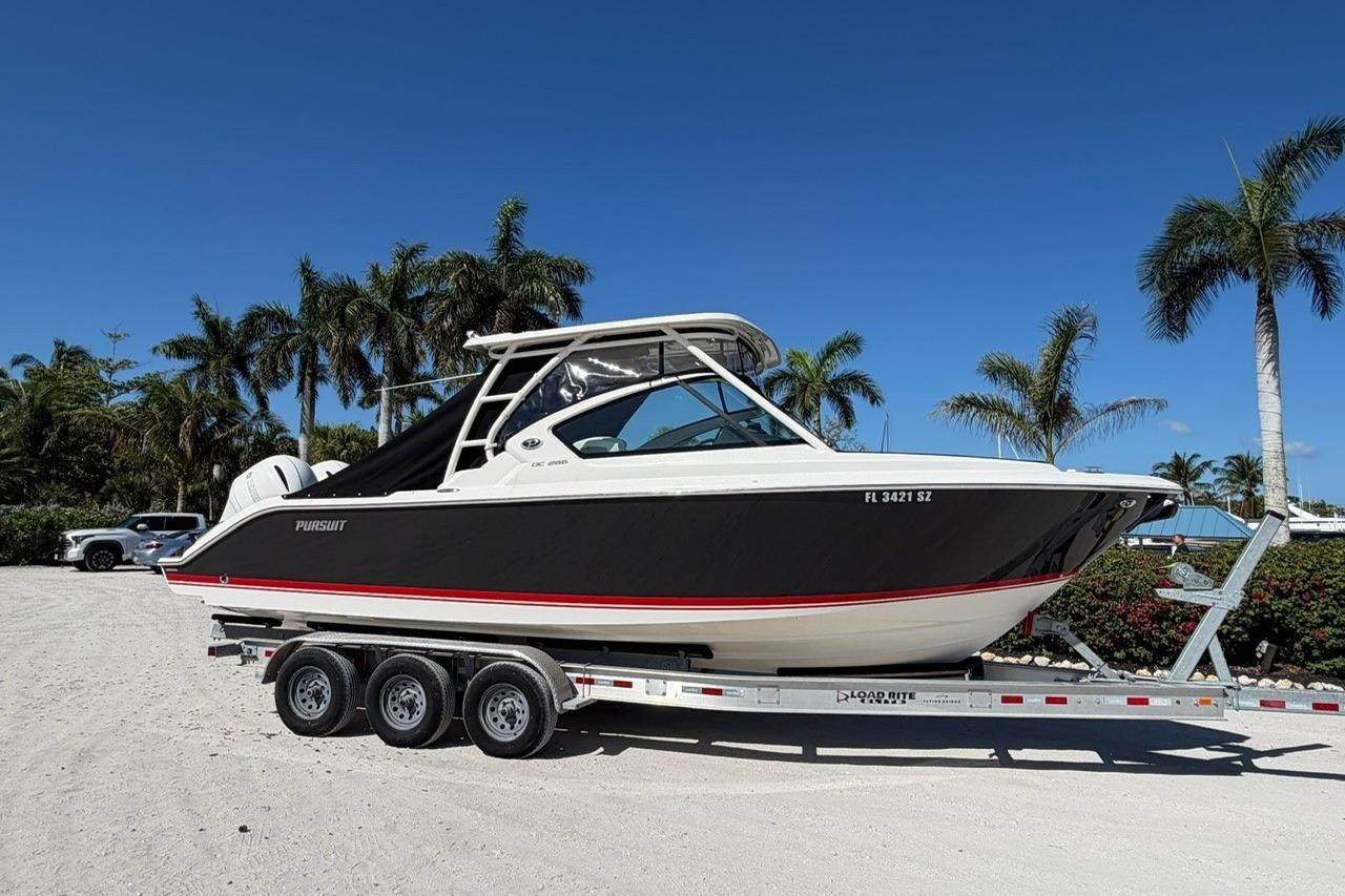 2021 Pursuit DC 266 Dual Console