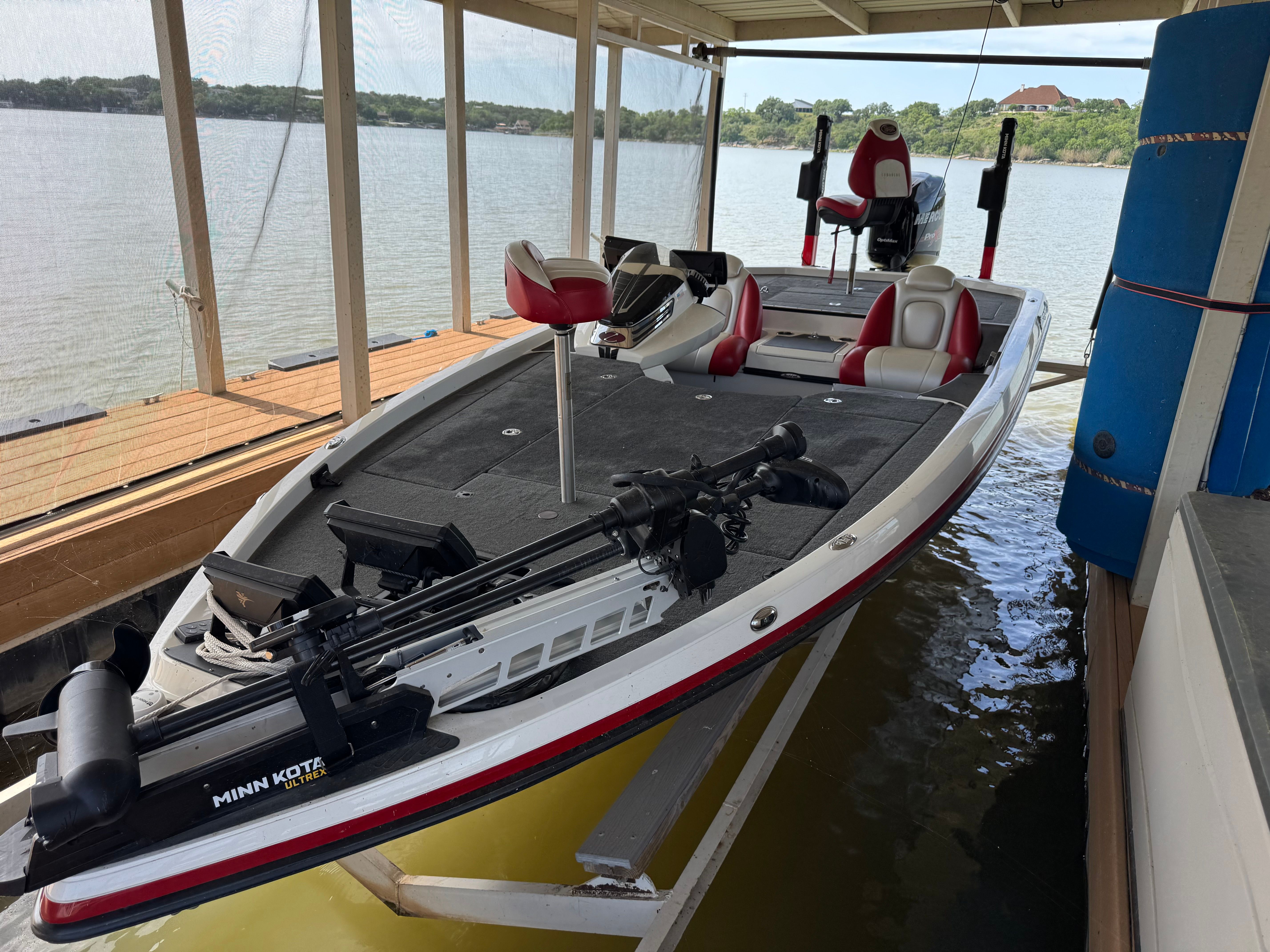 2015 Ranger Z521 Comanche boat in a boathouse.
