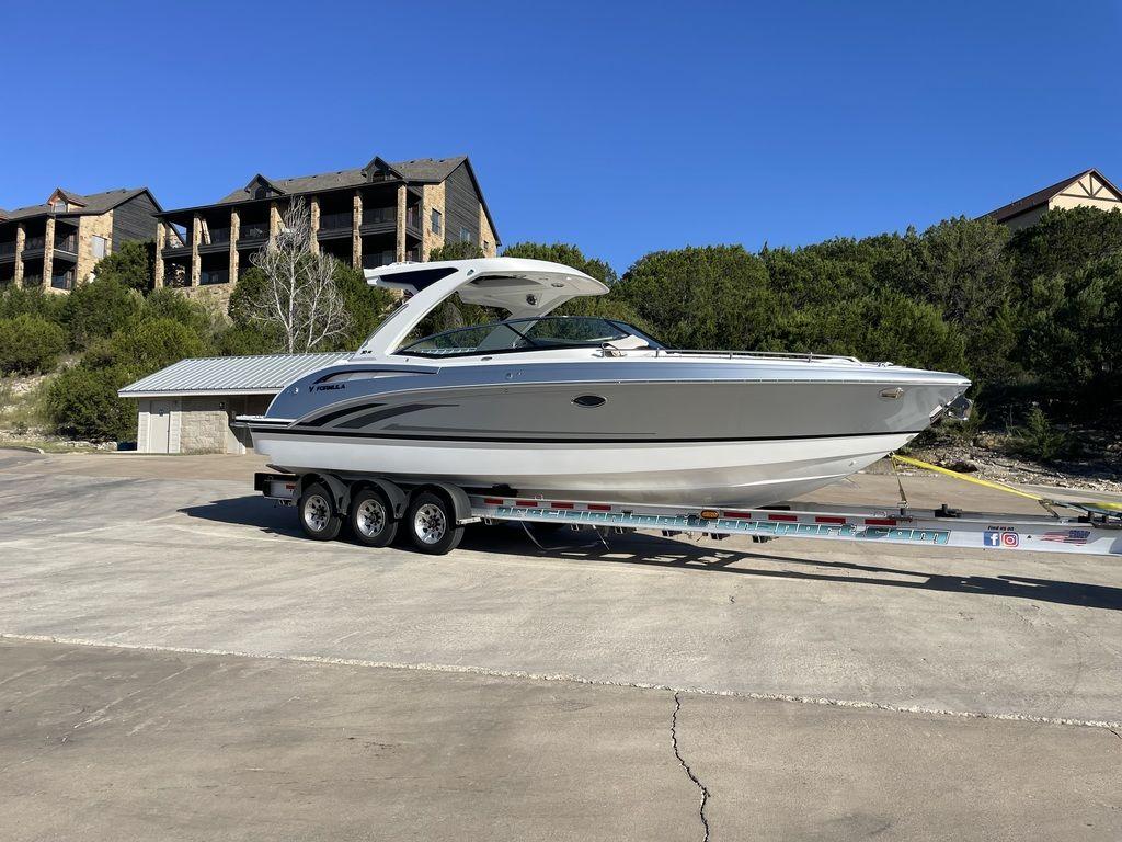 2025 Formula 310 Bowrider