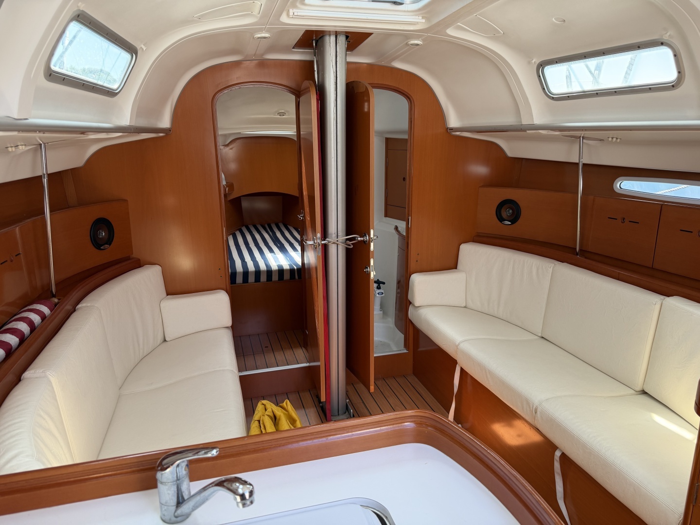 2004 Beneteau 40.7 - Image 10