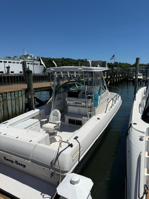 1995 Pro-Line 2950 Walkaround at dock, featuring spacious cockpit and clear blue sky.