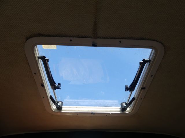 2003 Sea Ray 225 Weekender - 18
