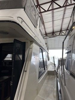 1986 Carver 42' Cockpit MY - 32
