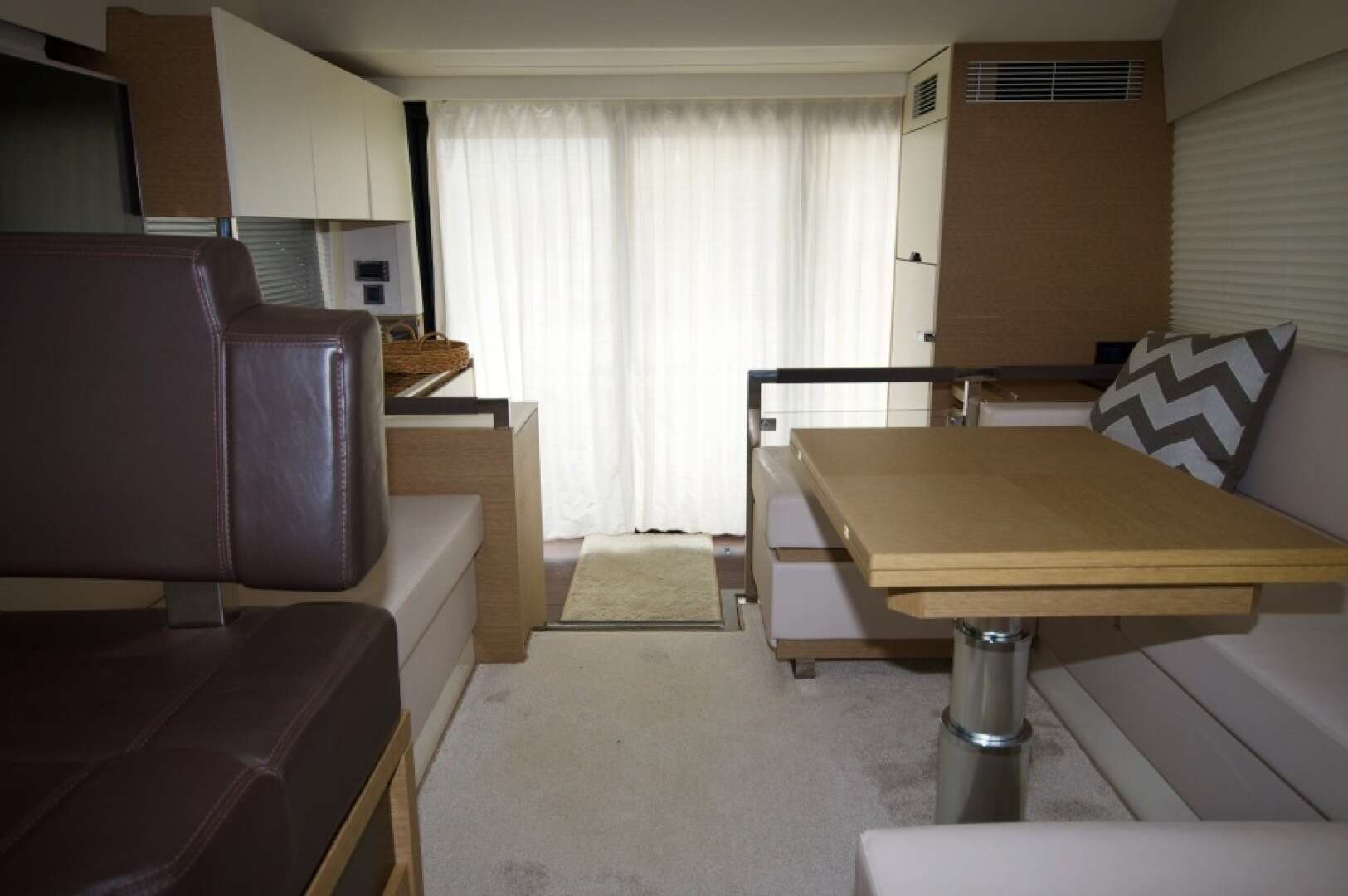 2018 Prestige 460 - Image 8