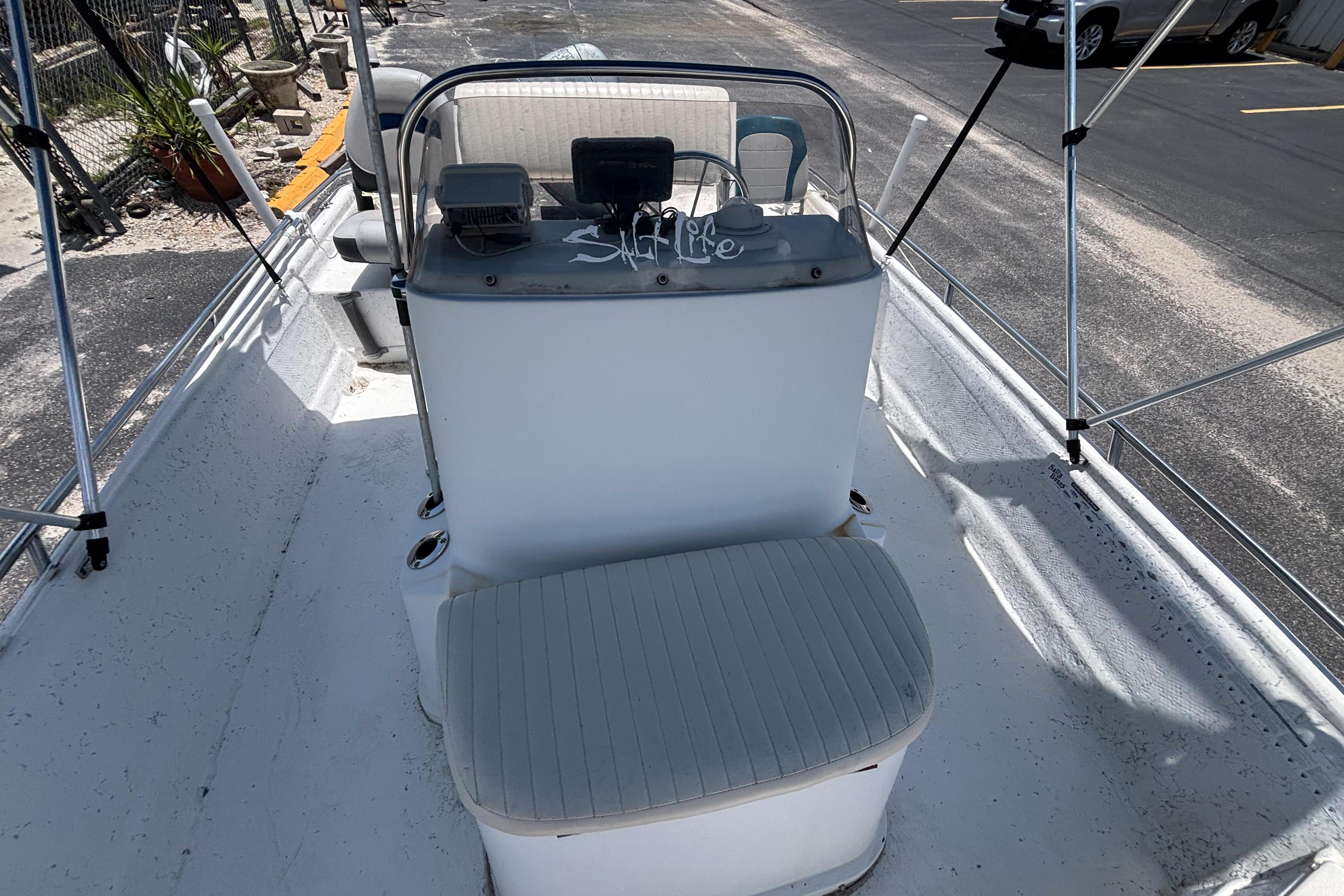 2000 VIP 1880 BAY STEALTH boat interior with steering console and seating.