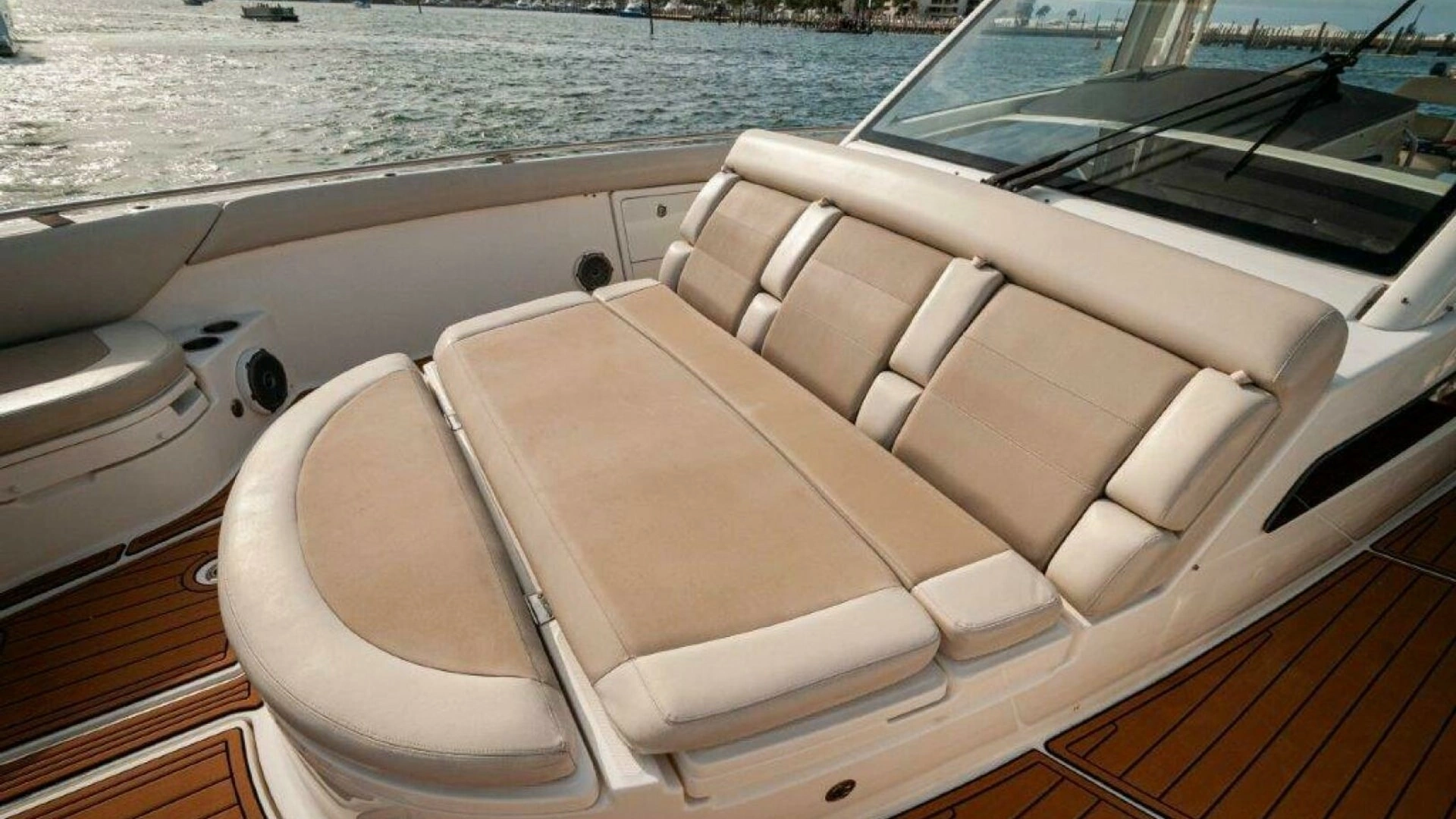 2018 Boston Whaler 420 Outrage - Image 21