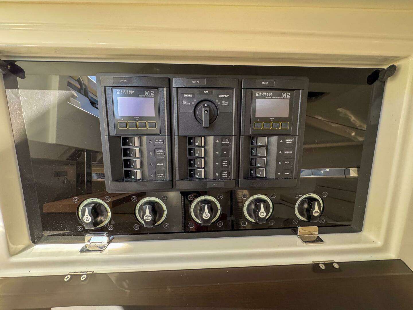 2026 De Antonio Yachts D32 - Image 32