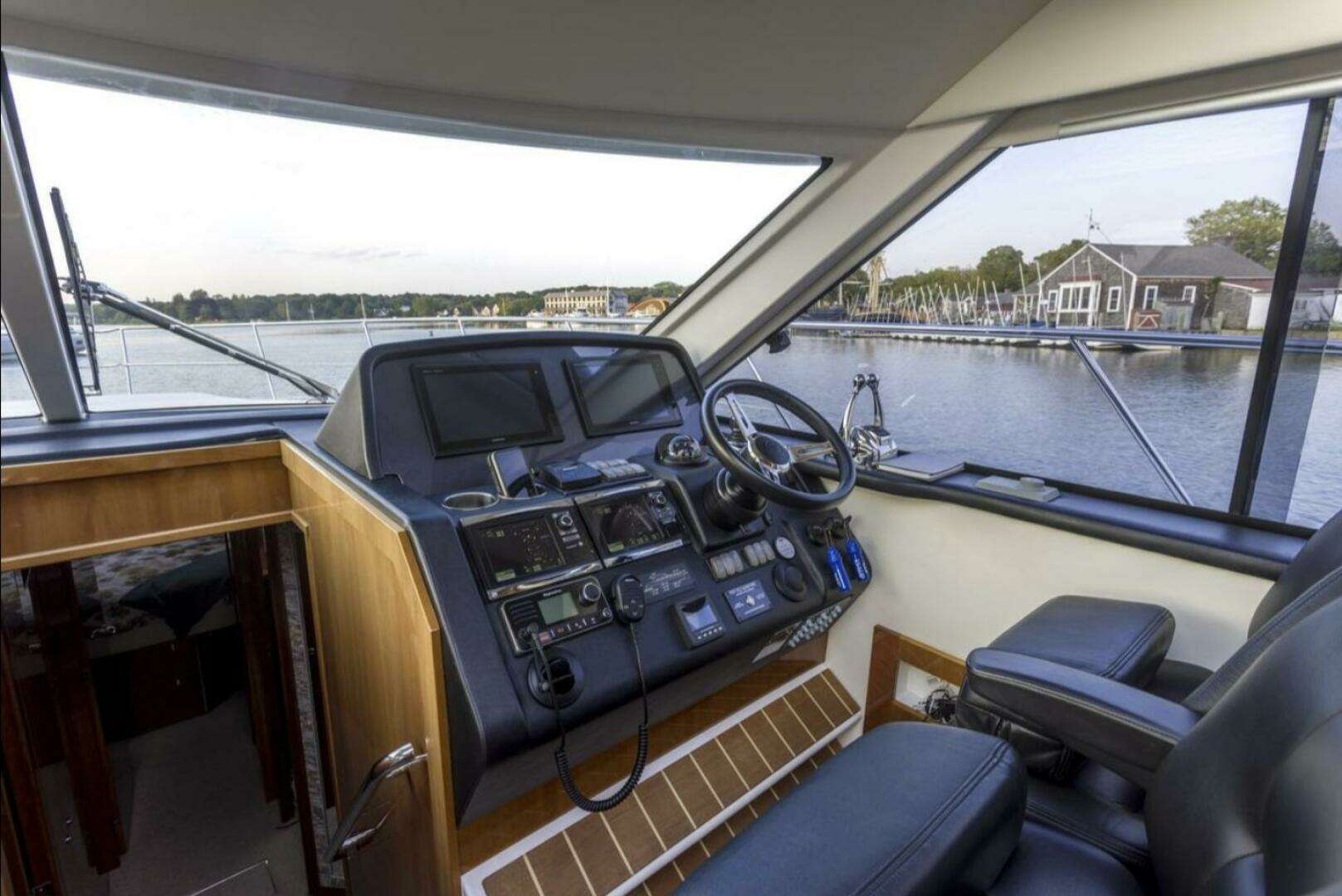 2016 Riviera 5000 Sport Yacht - Image 18