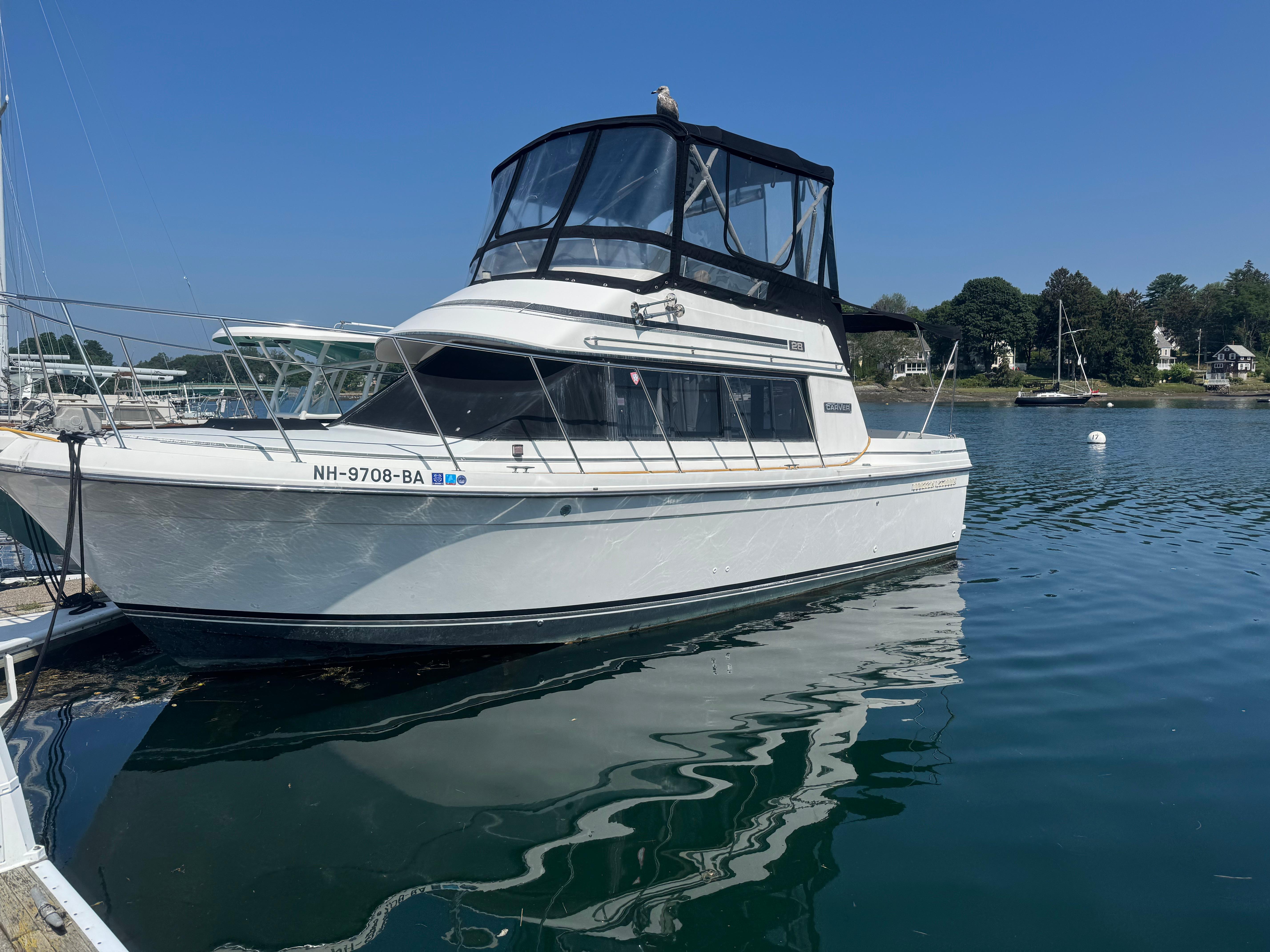 1986 Carver 28 Mariner