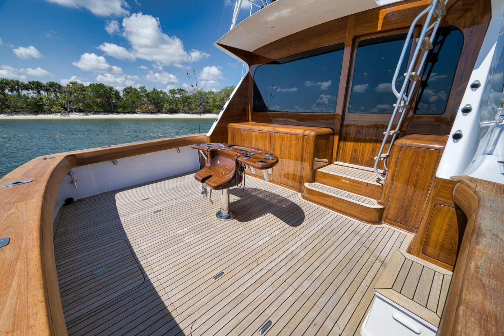2003 Viking 52 Convertible - Image 20
