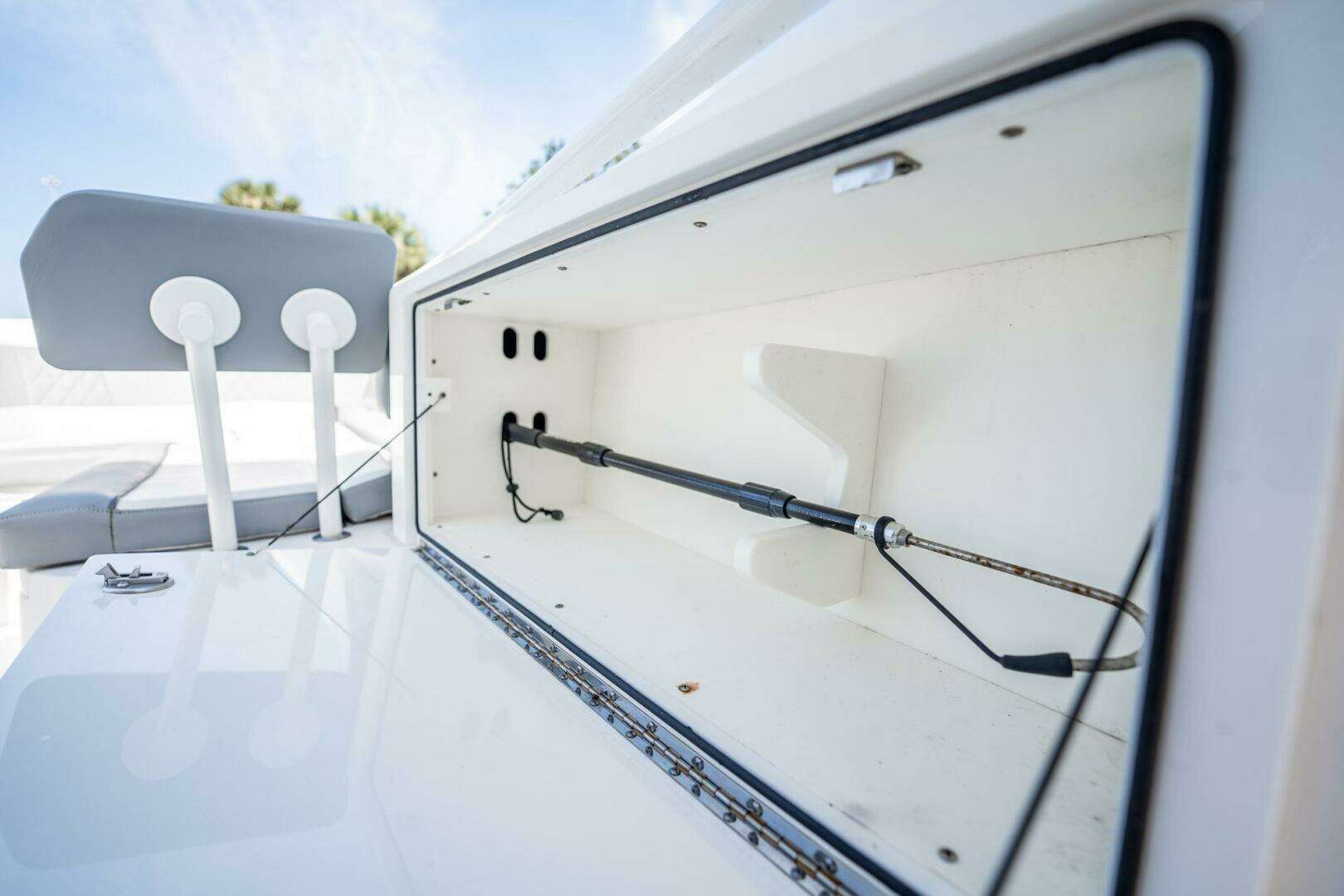 2021 Everglades 335 Center Console - Image 16