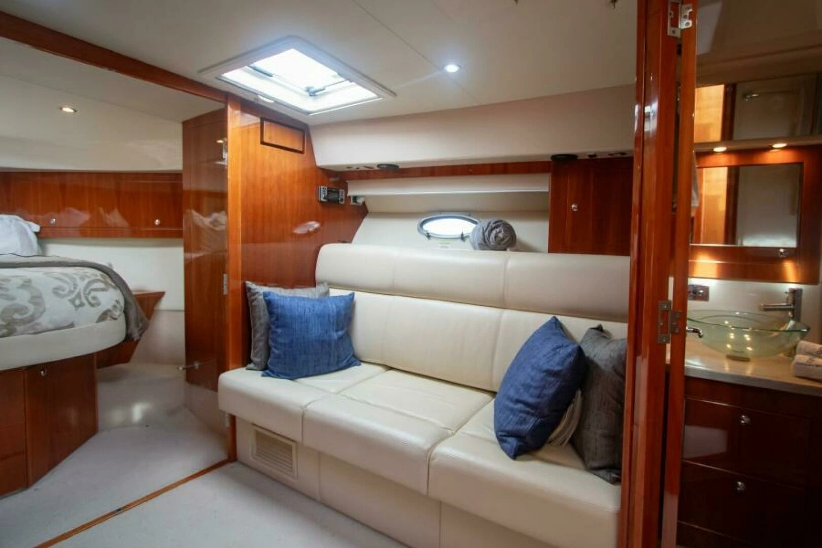 2012 Riviera 50 Sport Yacht - Image 3