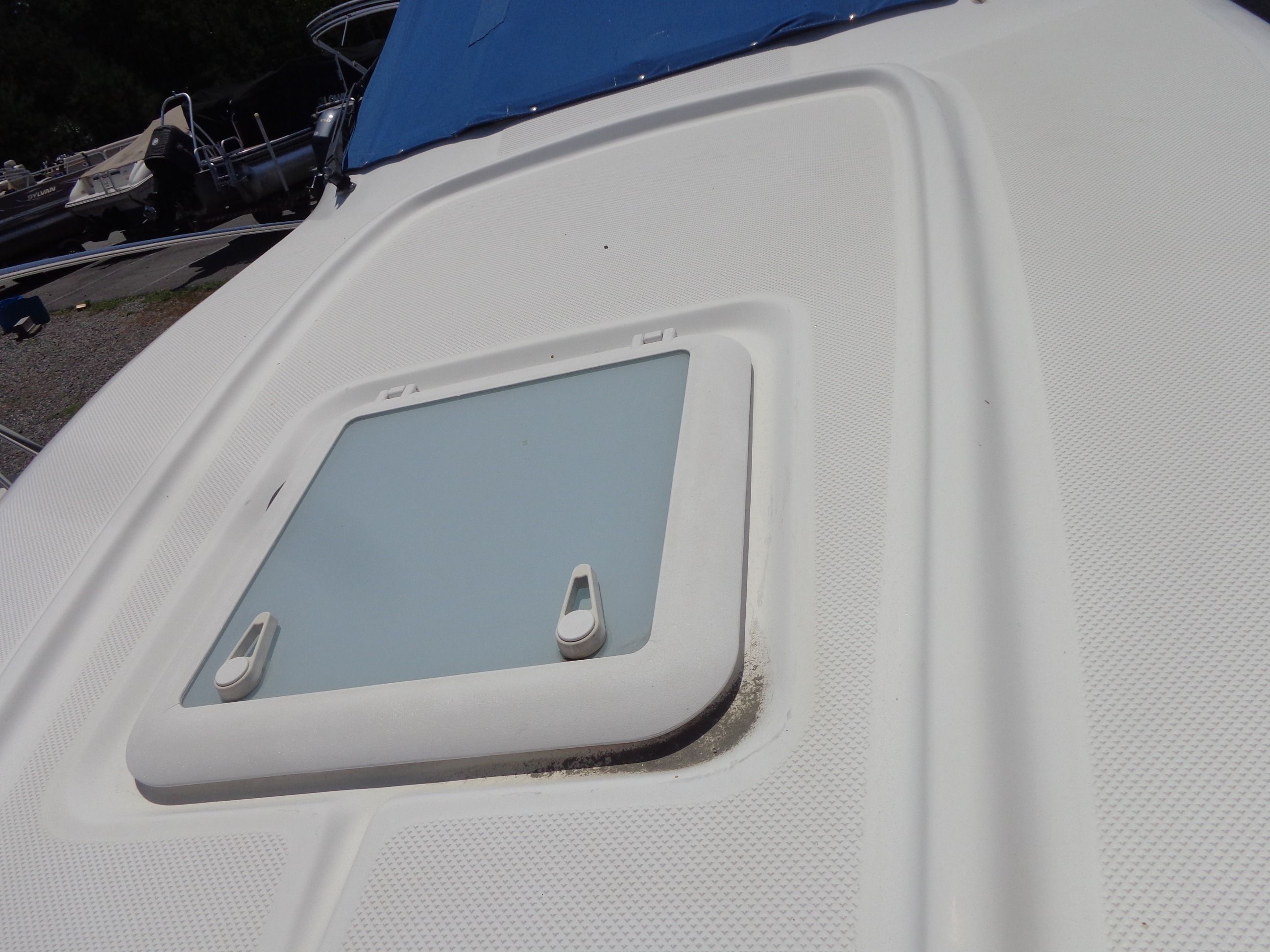 2007 Bayliner 245 Cruiser - 10