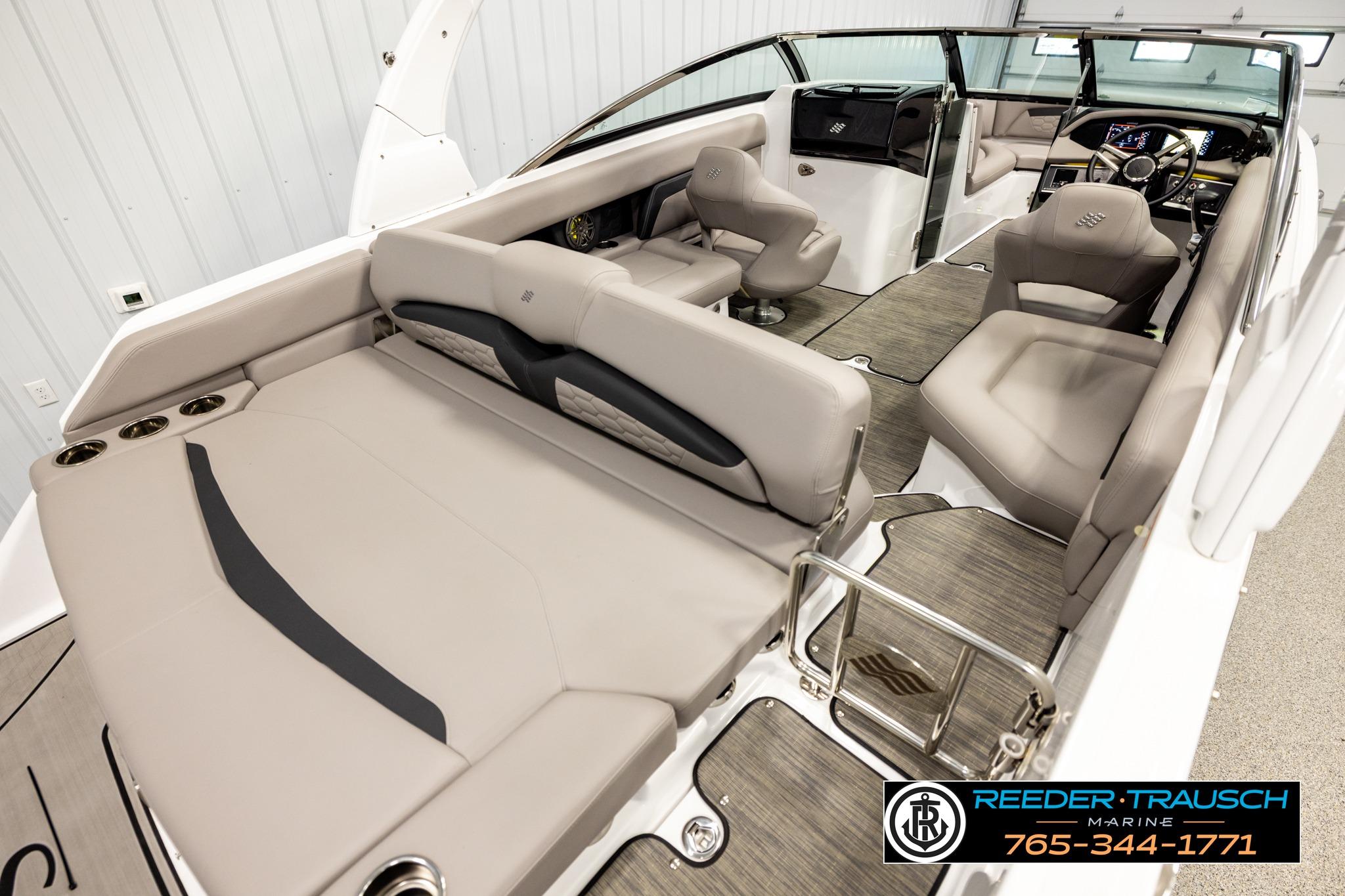 2024 FOURWINNS HD5 Surf boat interior with luxurious seating and modern dashboard.