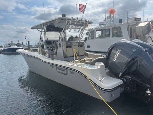 2025 Key West 291 FS w/ Twin 350 & Joystick