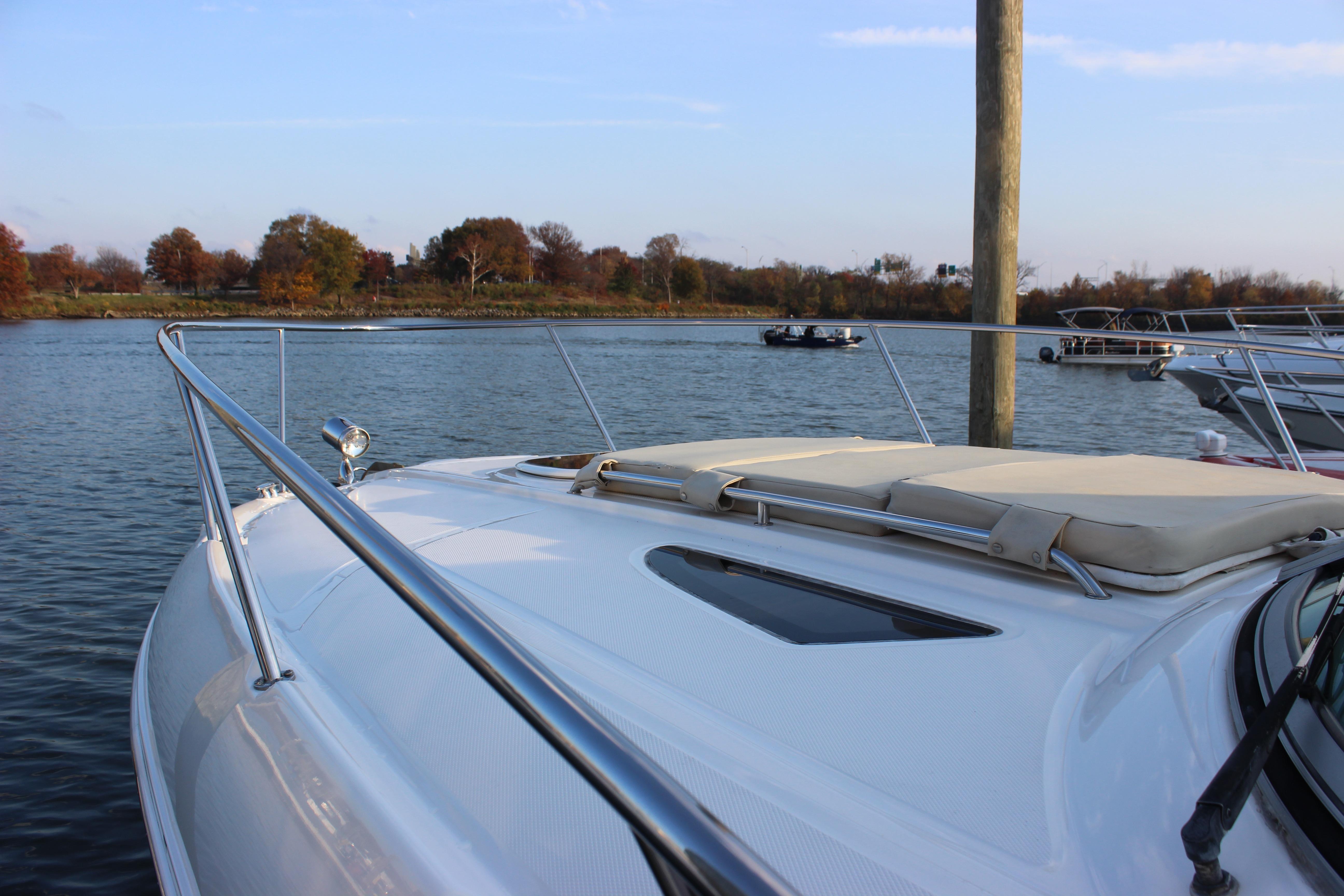 2012 Sea Ray Sundancer 330