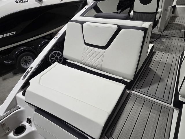 2026 Yamaha Boats 252S - 8