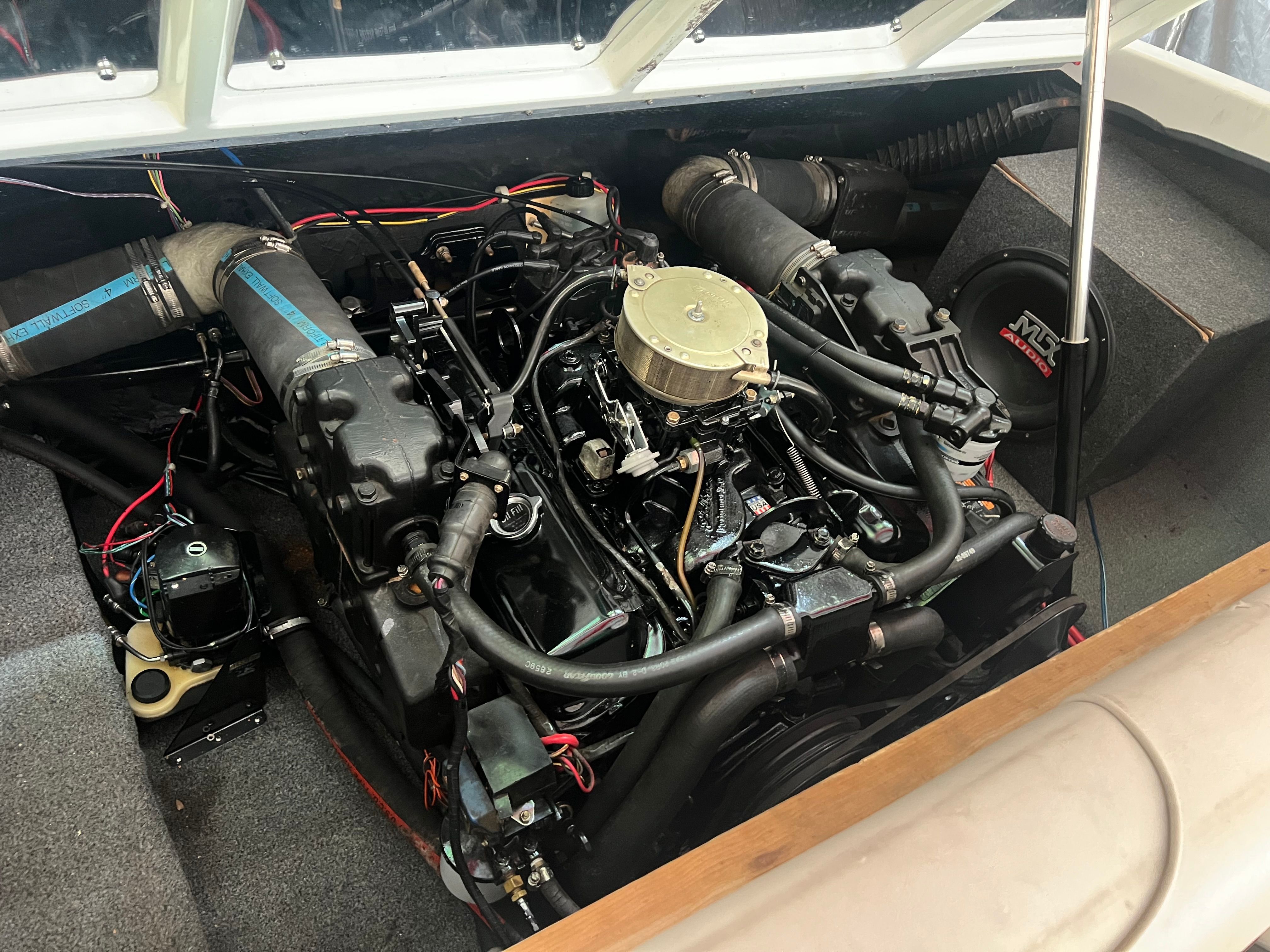 1990 Rinker 236 Sport Cuddy - 19