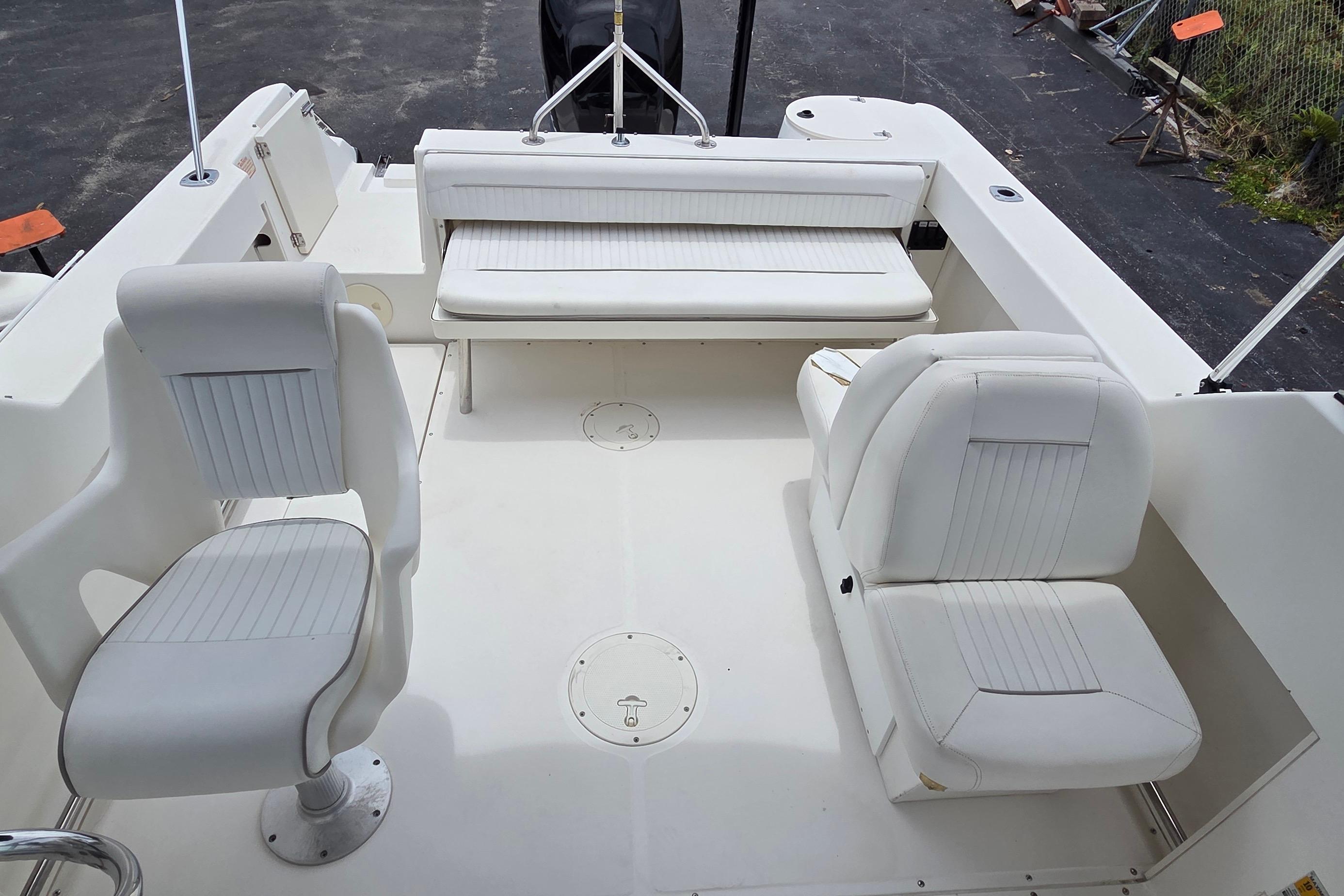Interior of a 2000 Boston Whaler 21 Ventura boat with white seating and clean deck.