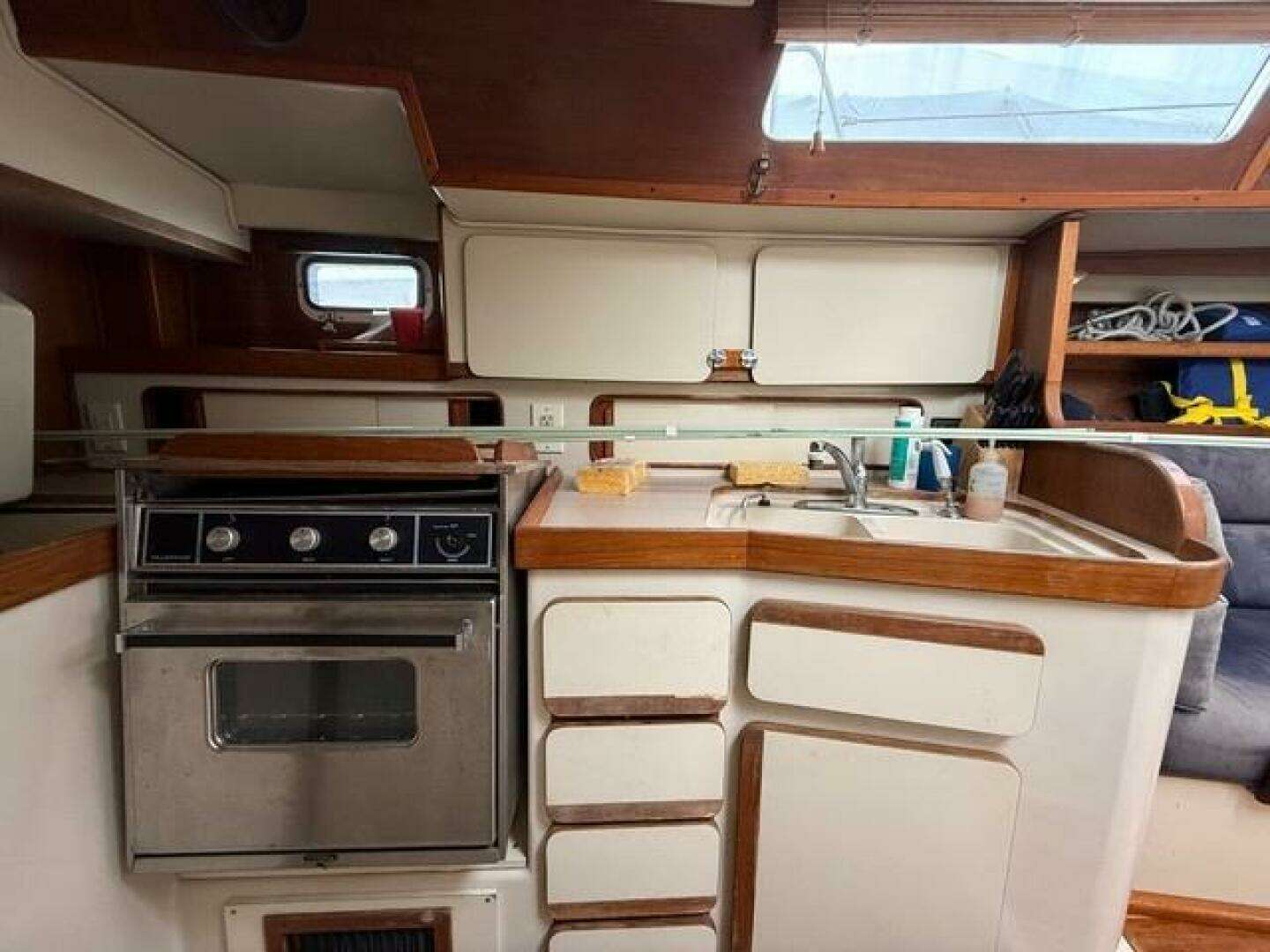 1987 Irwin 38 - Image 26