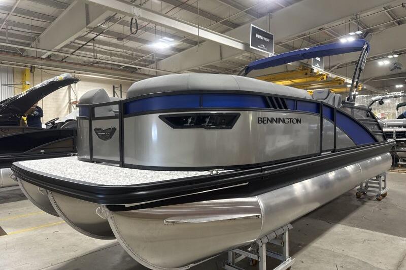 2026 Bennington 23 LXS Swingback