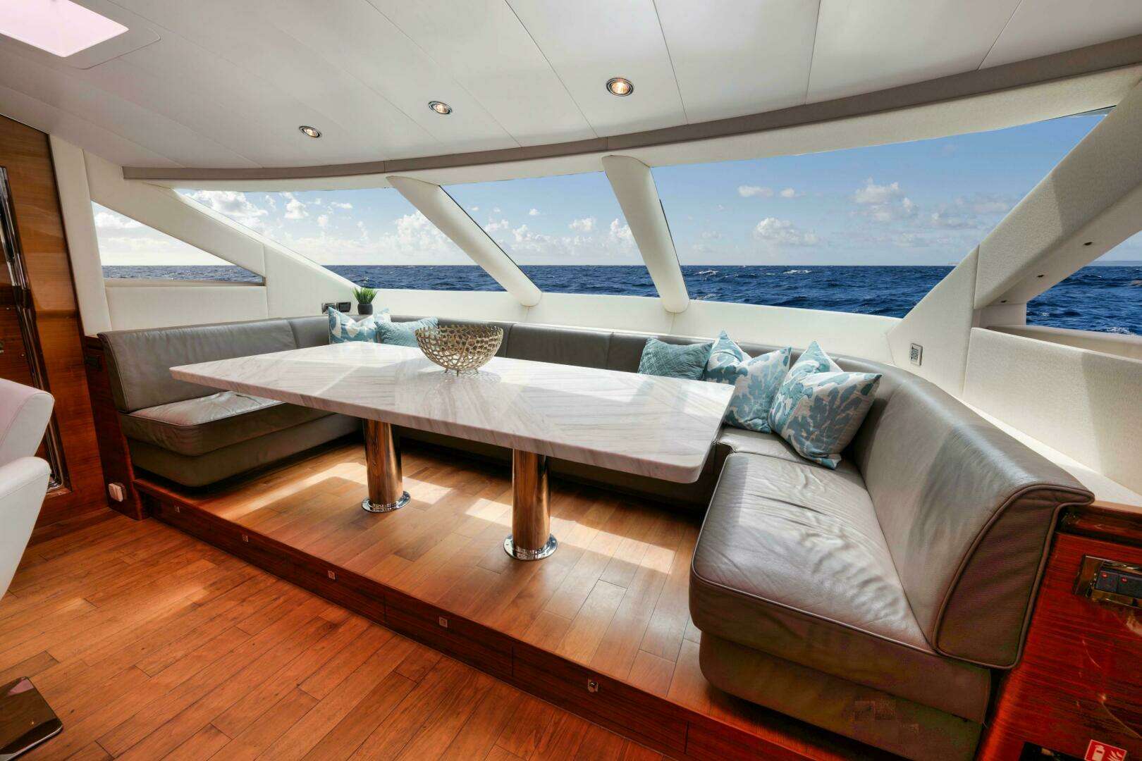 2012 Horizon P110 Tri-Deck - Image 14