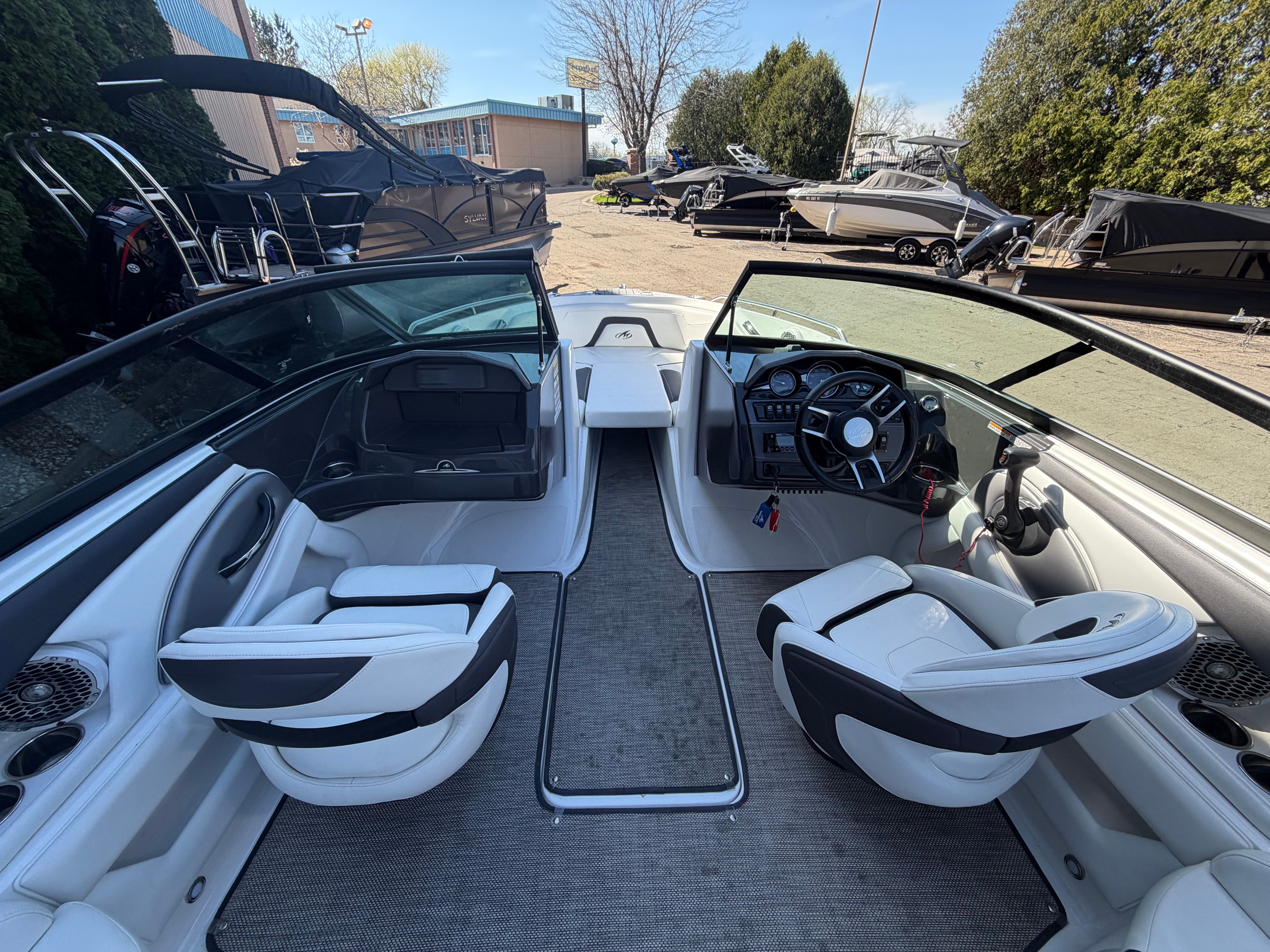 2019 Monterey 224FS - 21