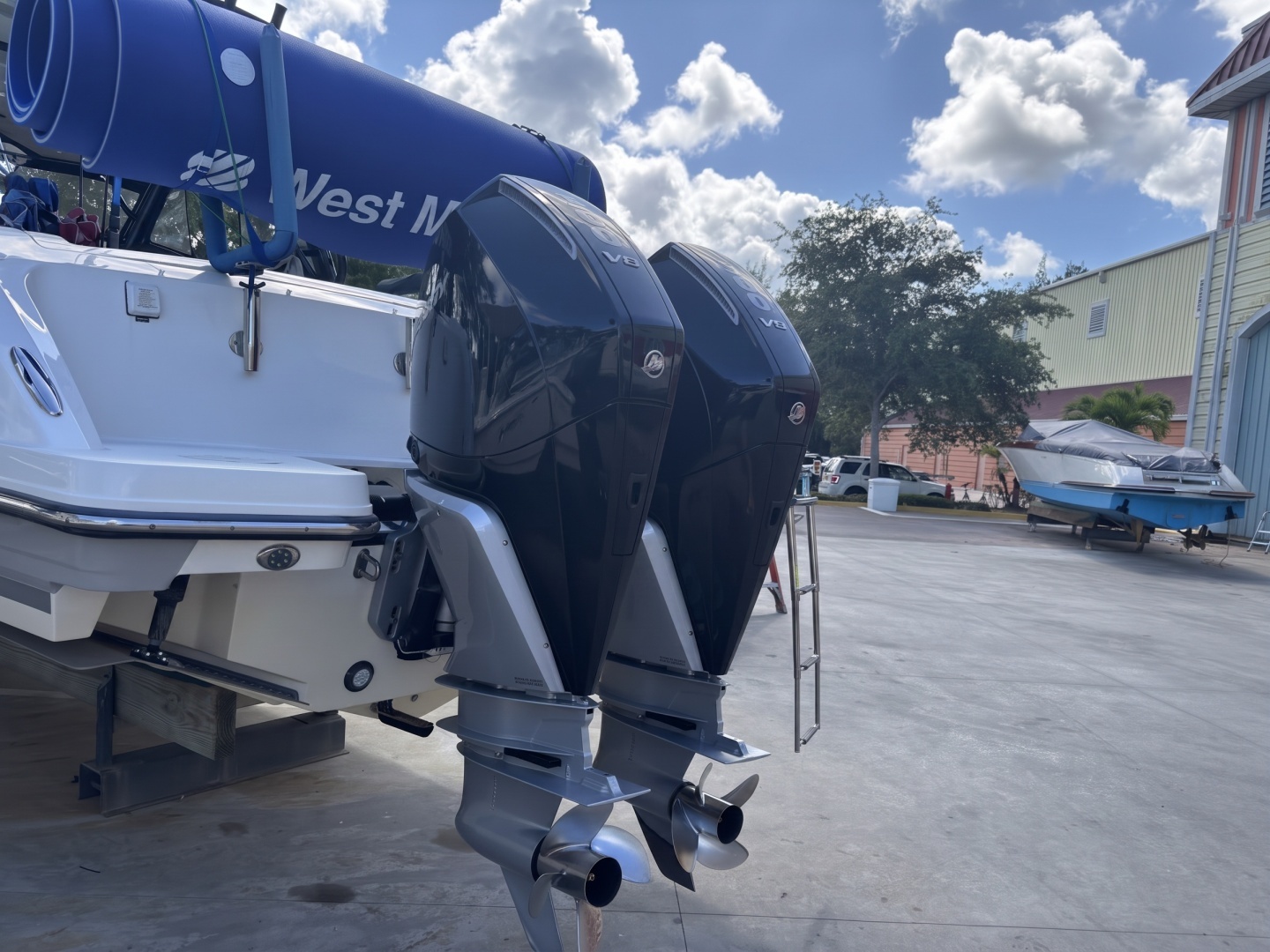 2024 Boston Whaler 320 Vantage - Image 4
