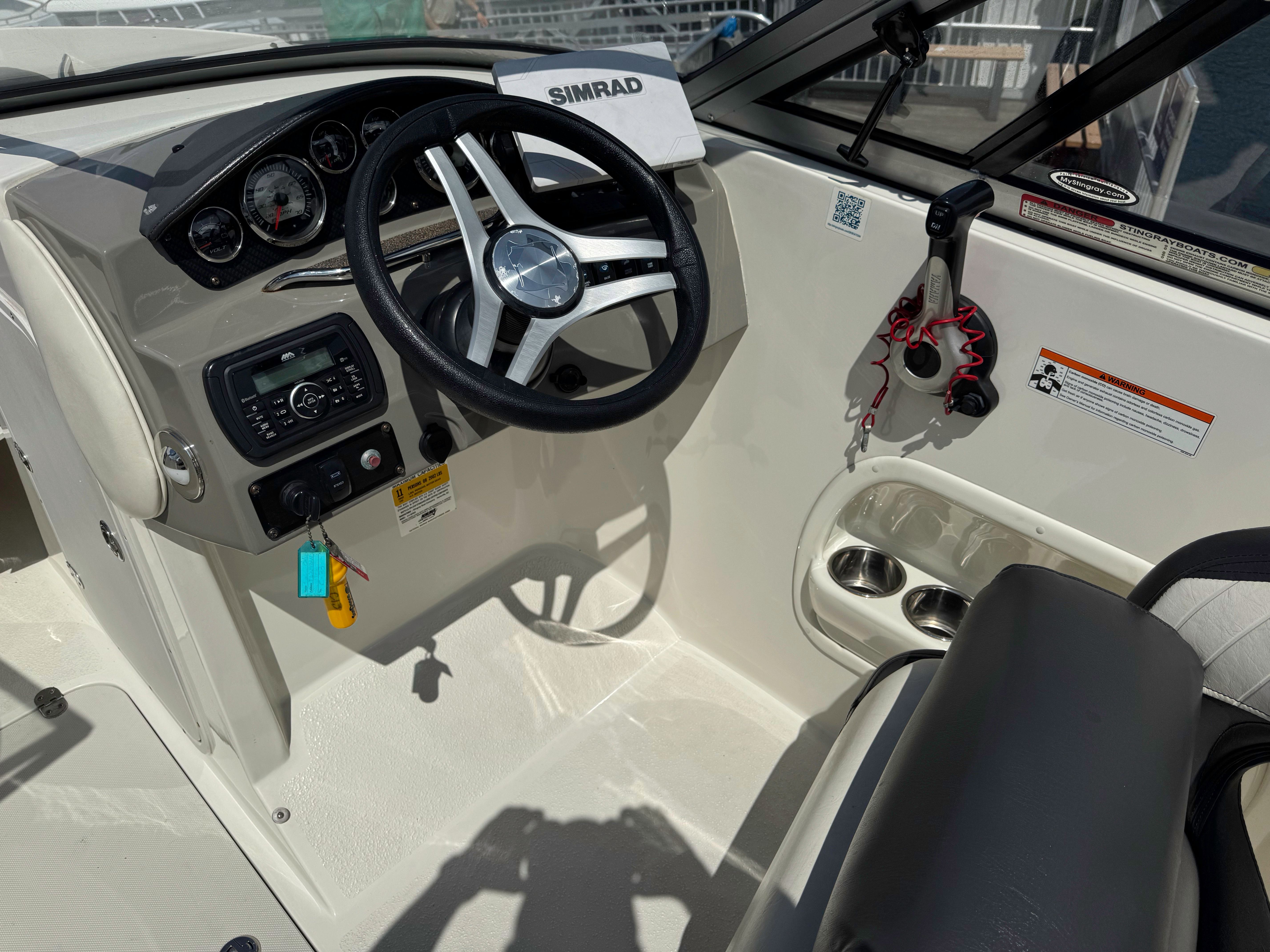 2017 Stingray 214 LR - 6