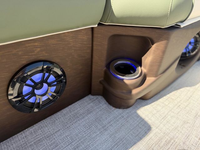 2026 Tahoe 2185 LTZ Quad Lounger - 33