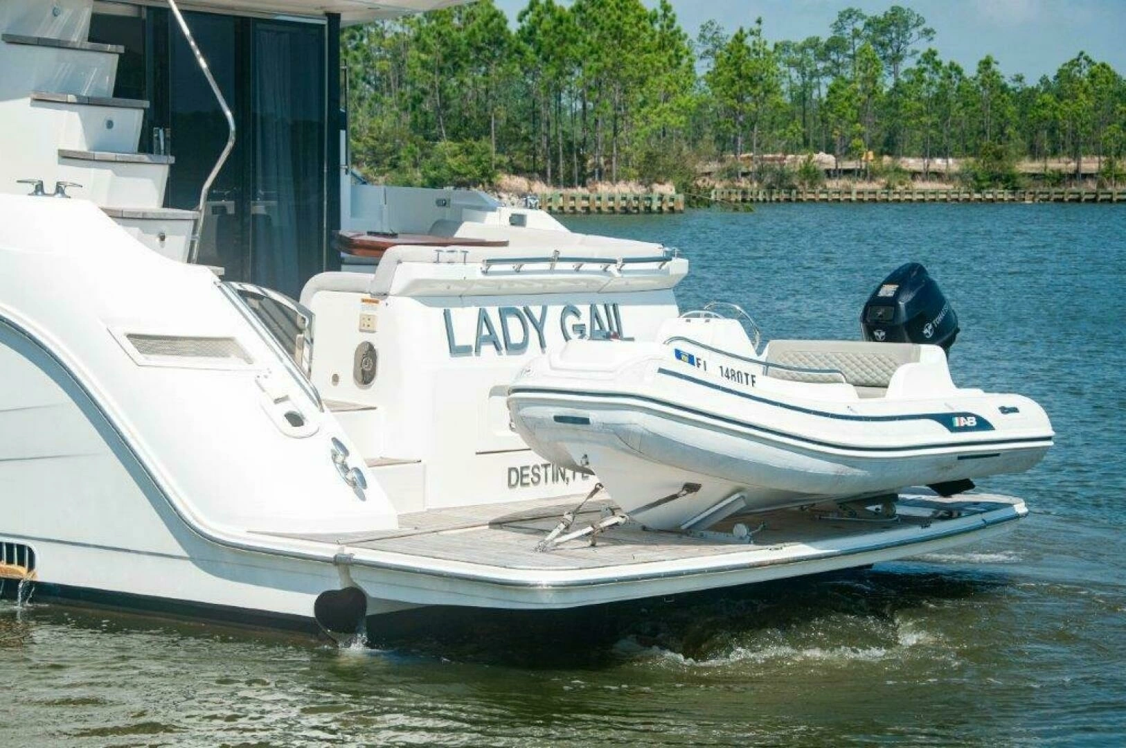 2018 Sea Ray L550 Flybridge - Image 48