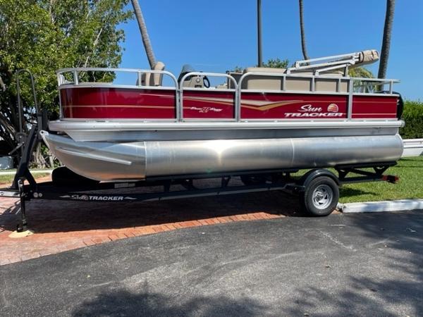2024 Sun Tracker Bass Buggy 18 DLX