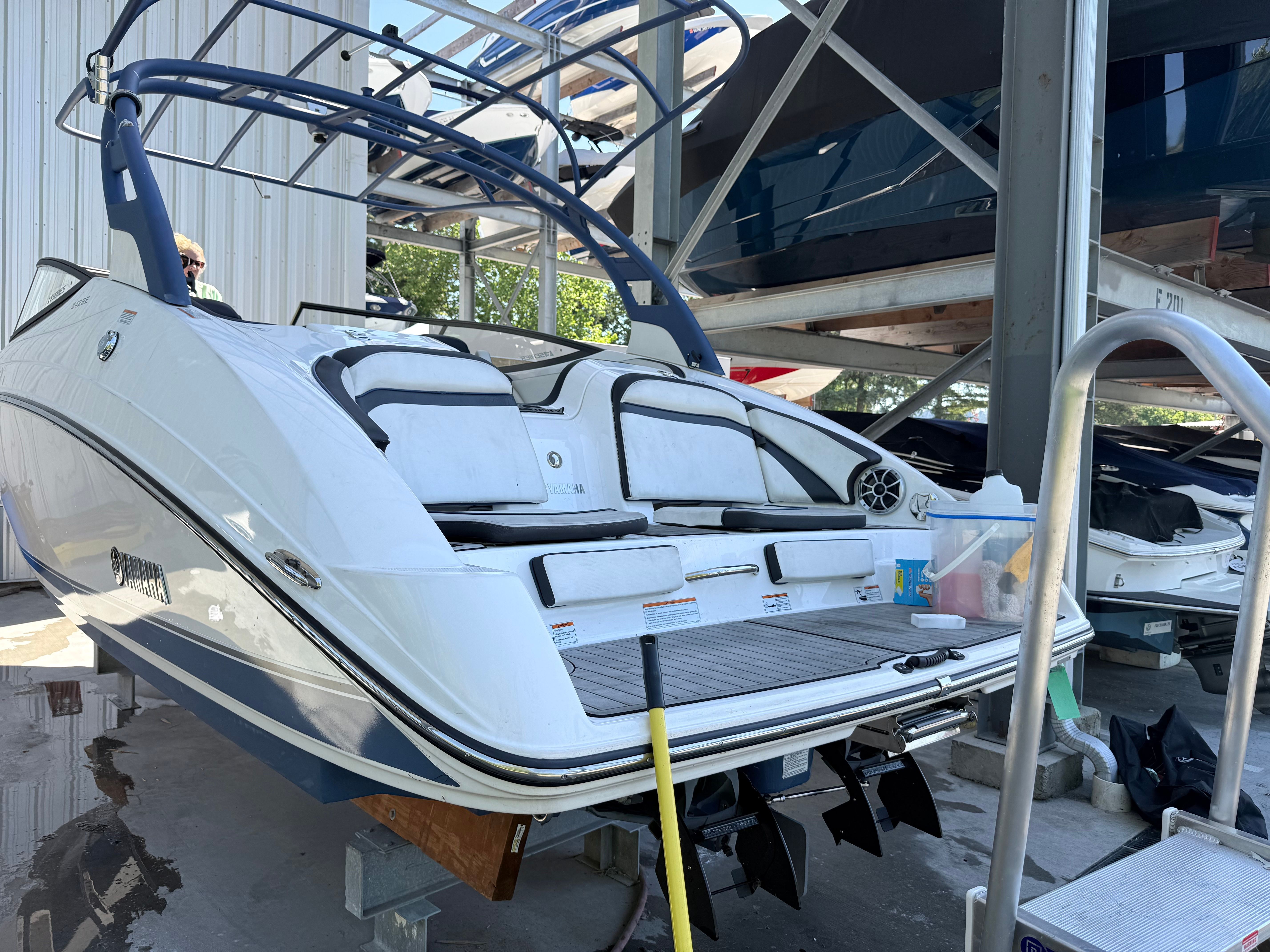 2020 Yamaha Boats 242SE - 3