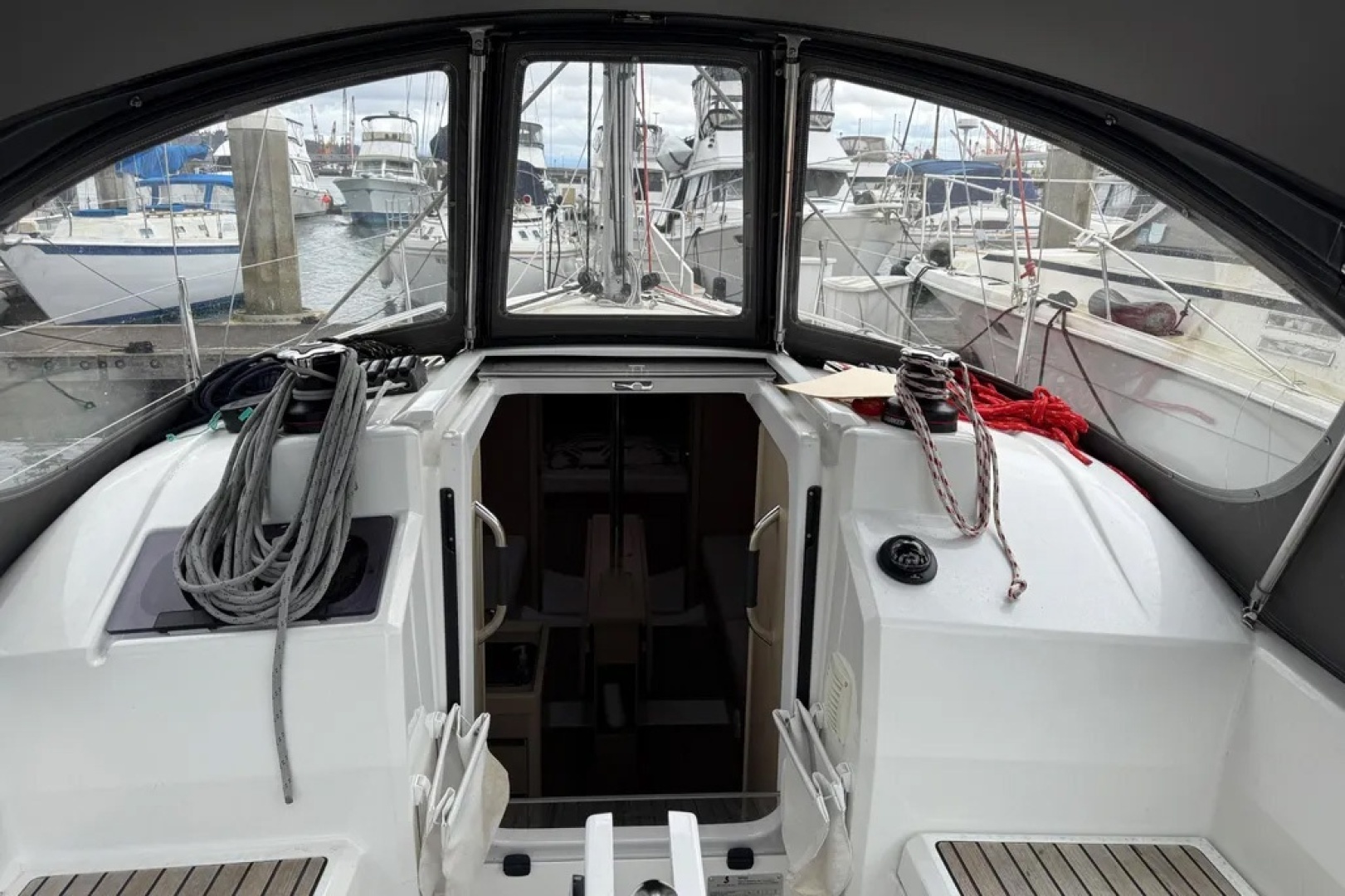 2023 Beneteau Oceanis 30.1 - Image 9