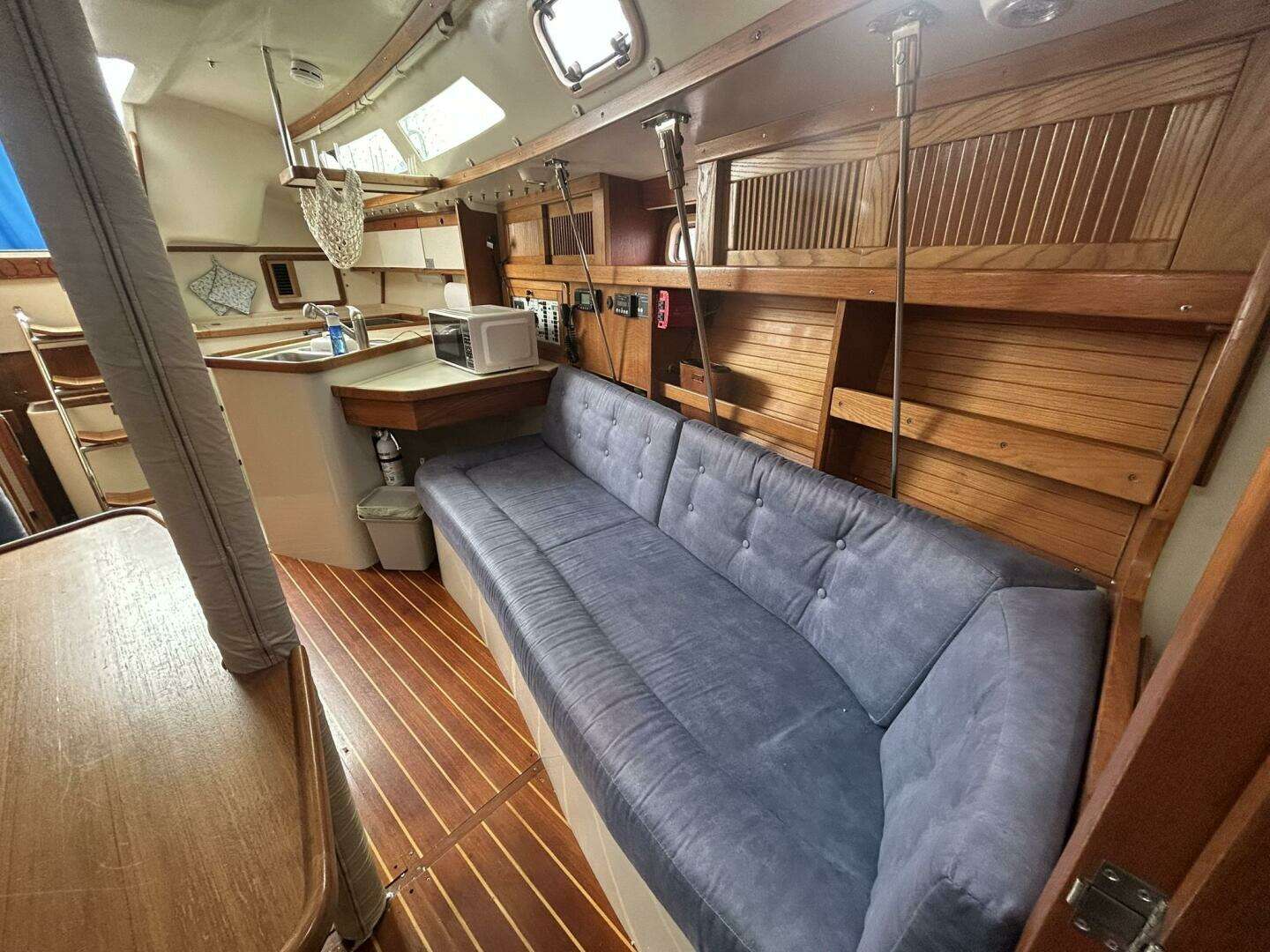 1995 Catalina 320 - Image 25