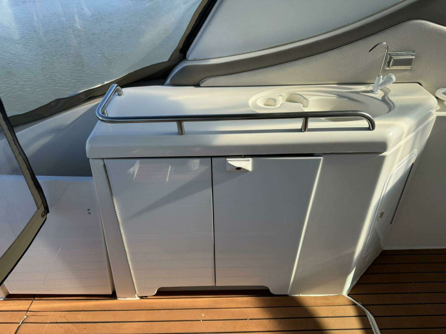 2003 Cruisers Yachts 3772 - Image 24