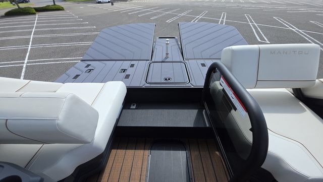 2025 Manitou 26' Explore 6' Max Deck With Dual 150hp Motors - 31