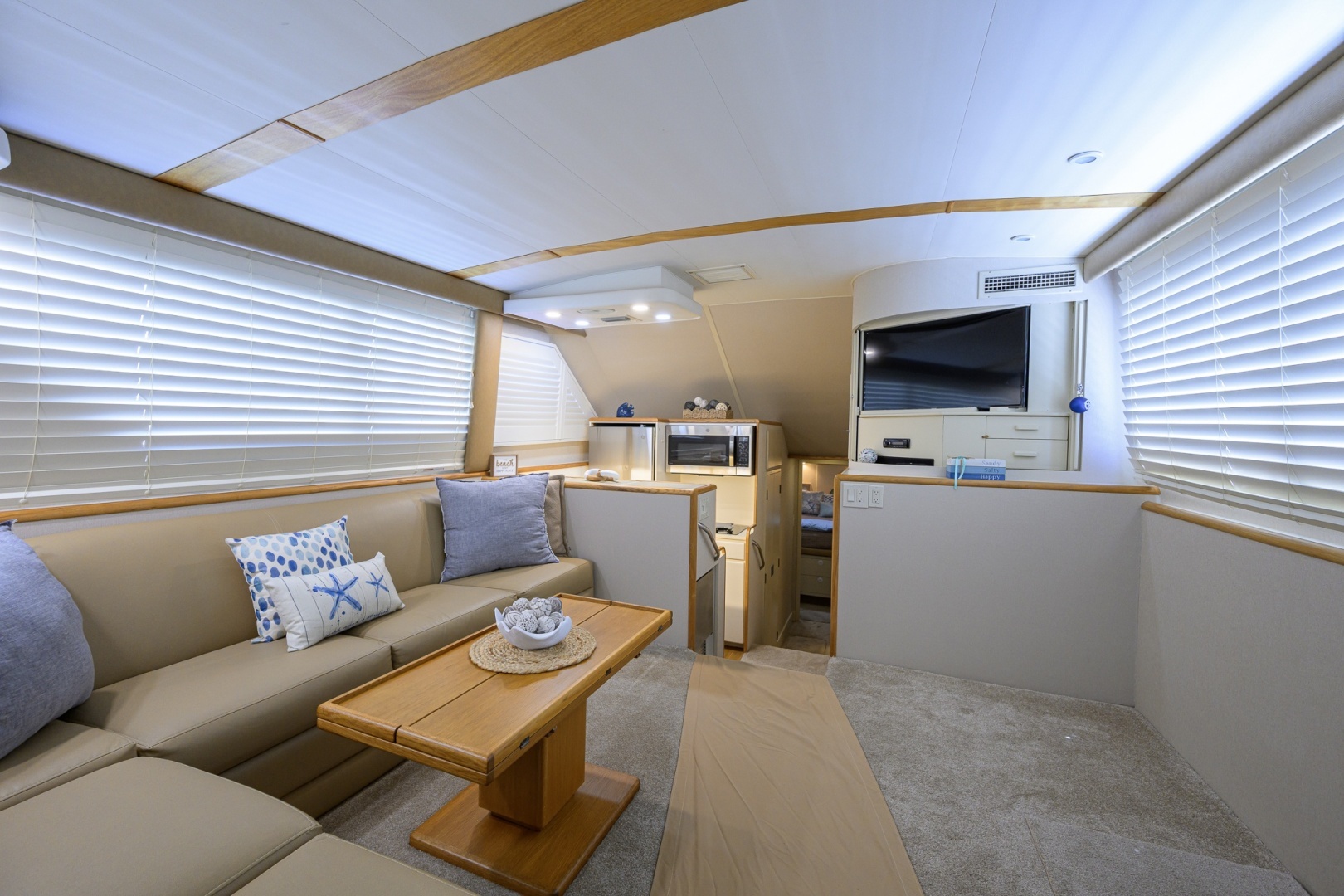 1992 Hatteras 46 Convertible - Image 40