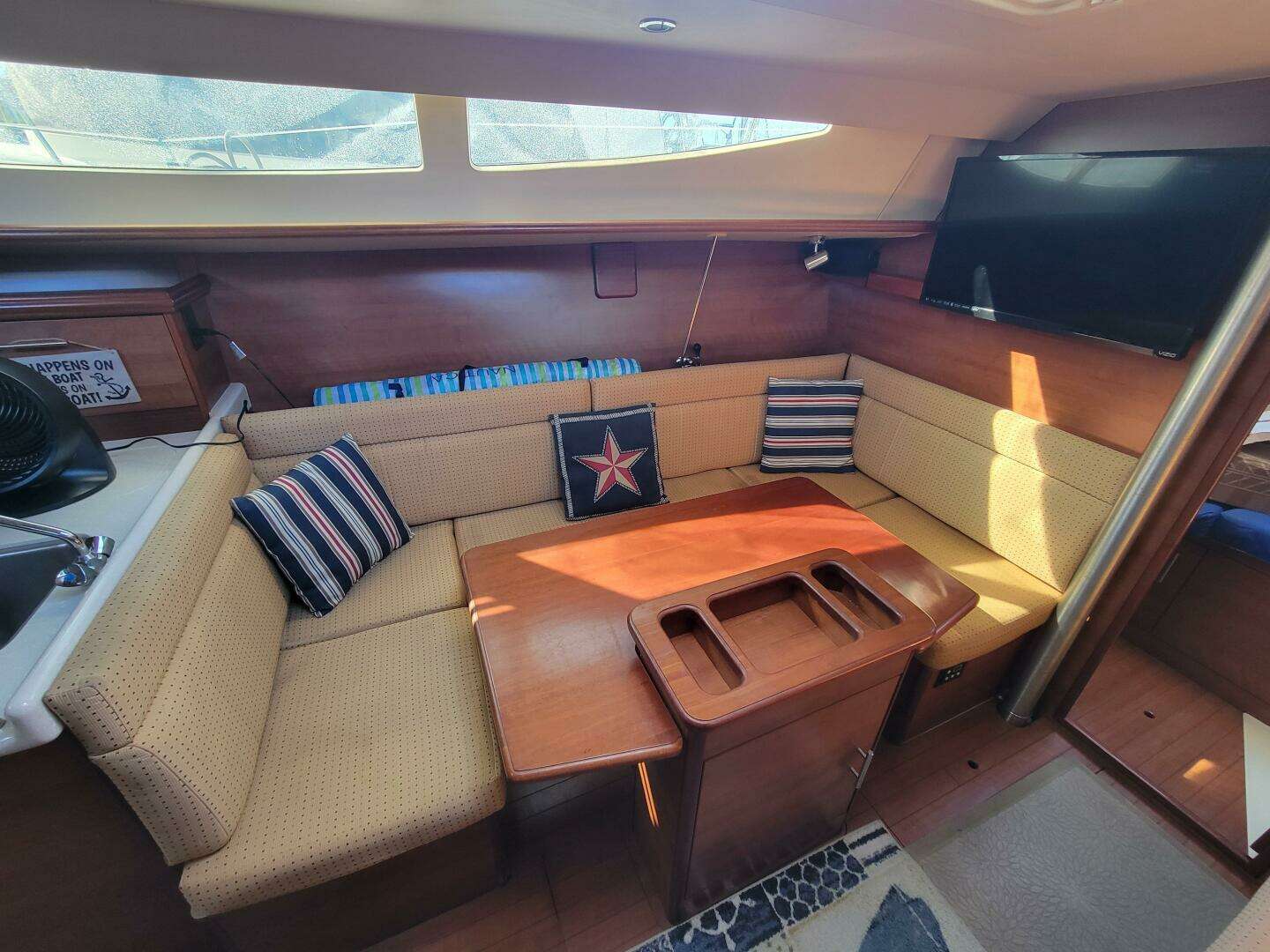 2013 Hunter 33 - Image 6