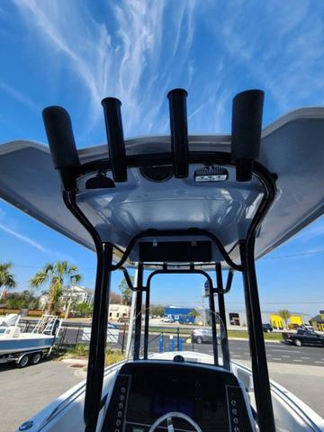 2025 Robalo R232 Explorer - 15