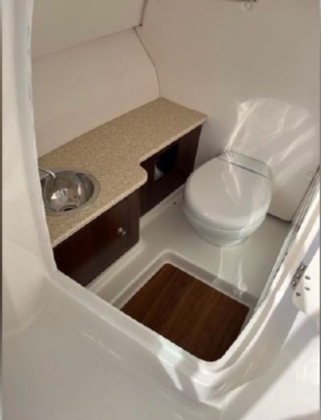 2018 Robalo R247 Dual Console - 3