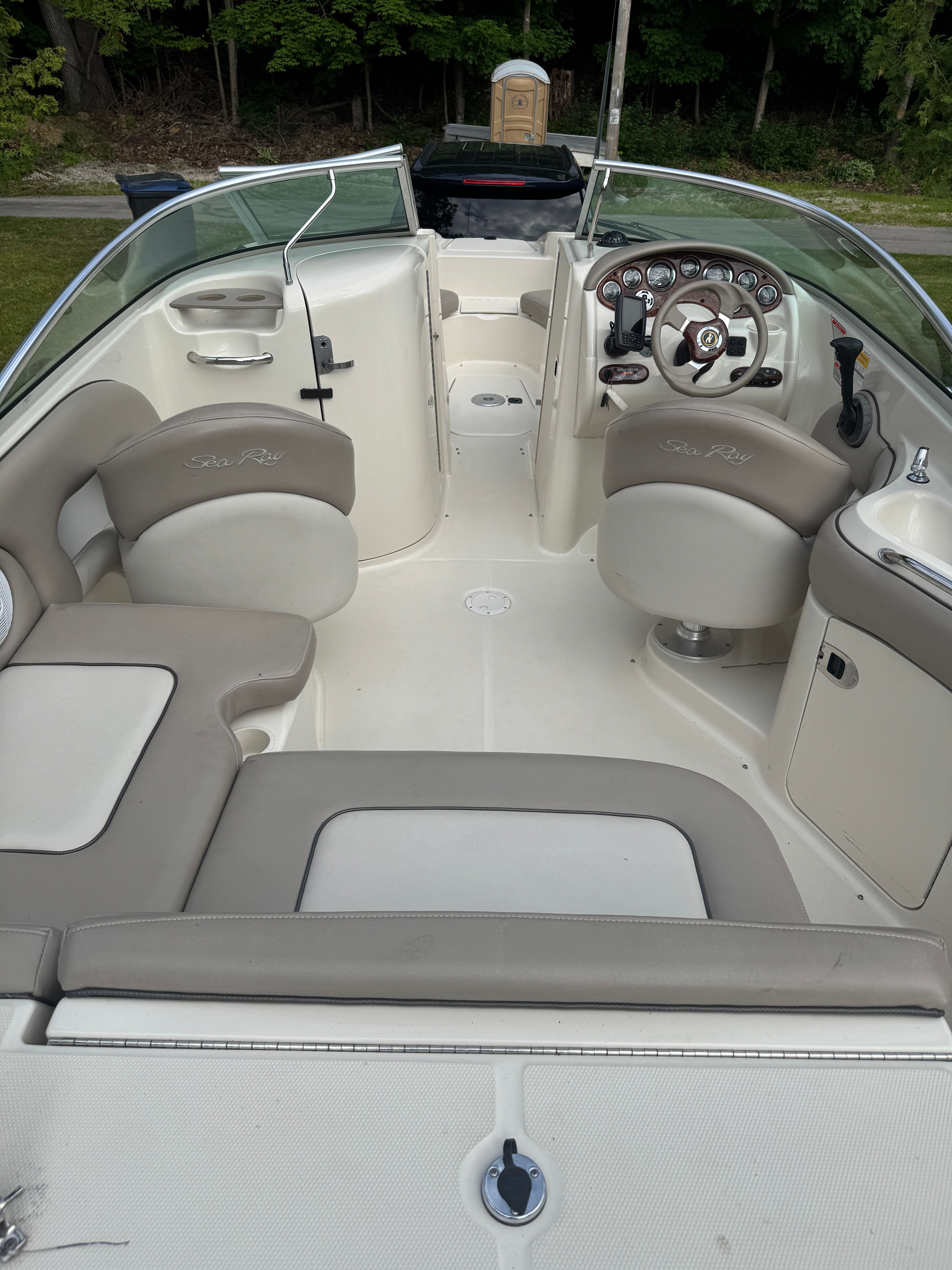 2002 Sea Ray 220 Sundeck - 35
