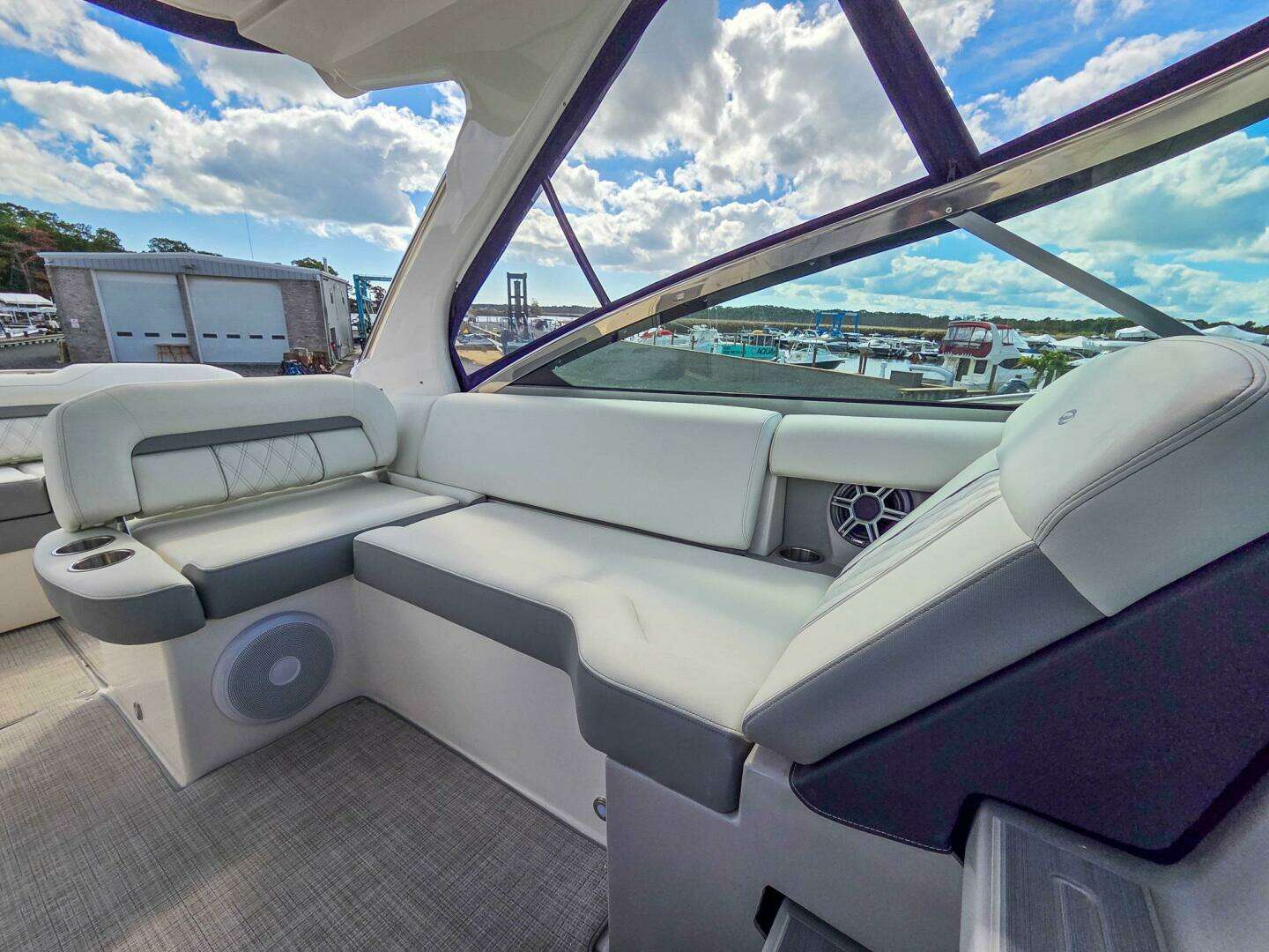 2026 Regal 33 XO - Image 21